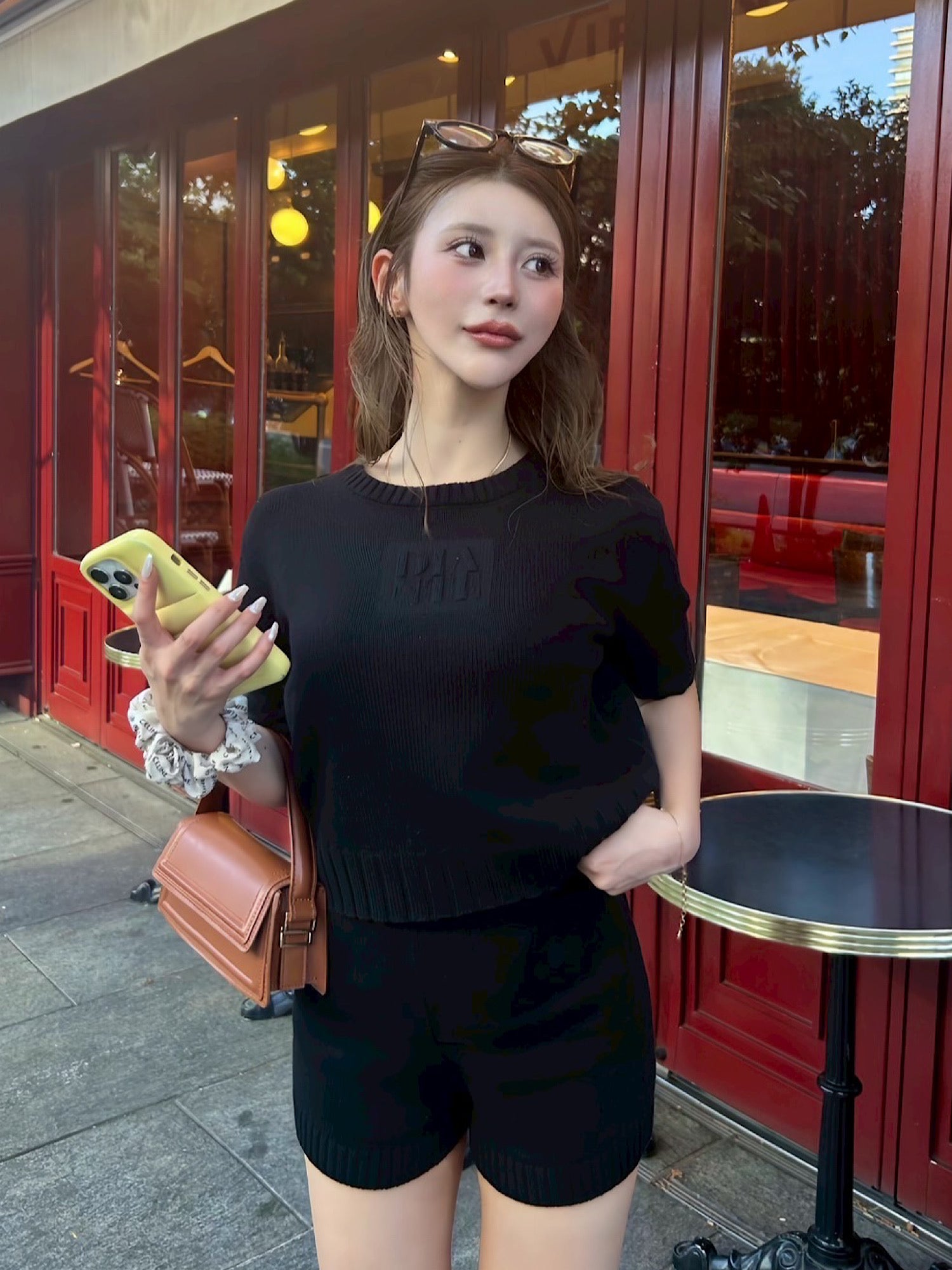 Emboss logo half sleeve knit