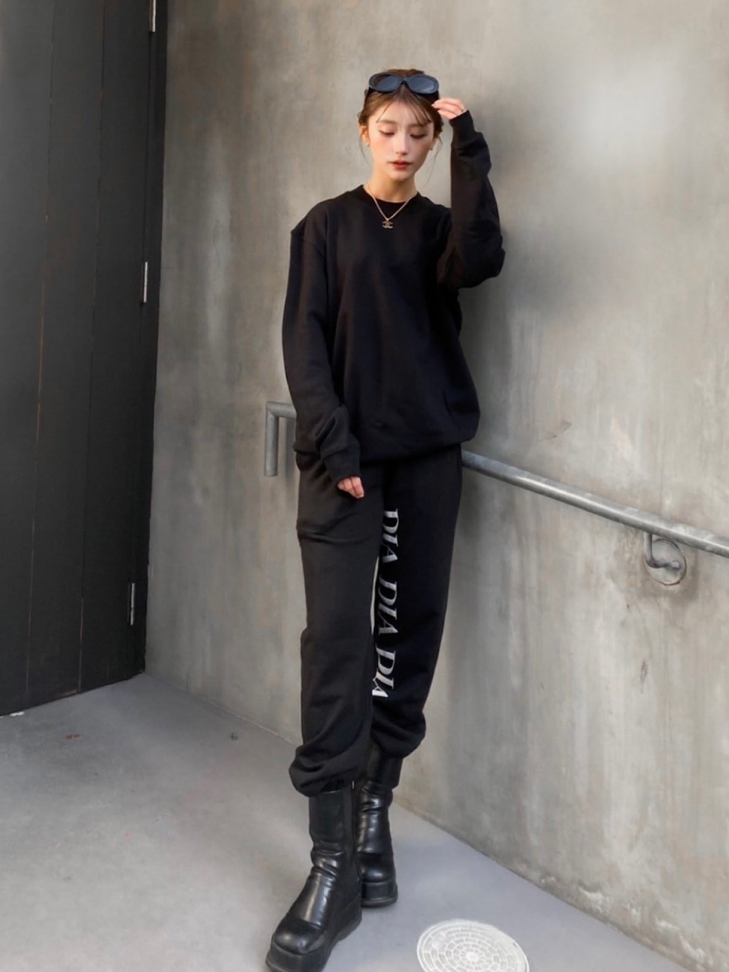 Vertical logo sweat pants