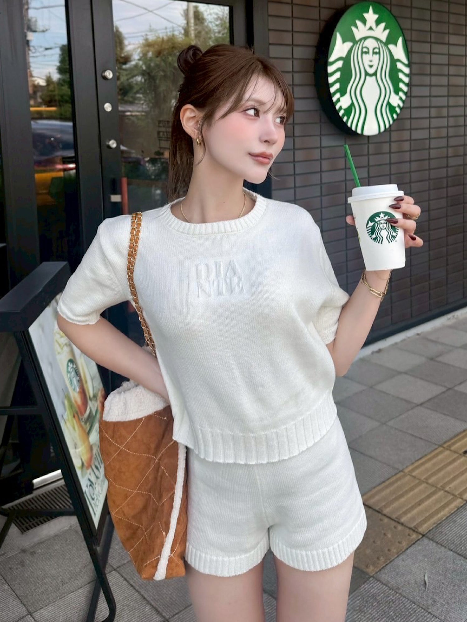 Emboss logo half sleeve knit