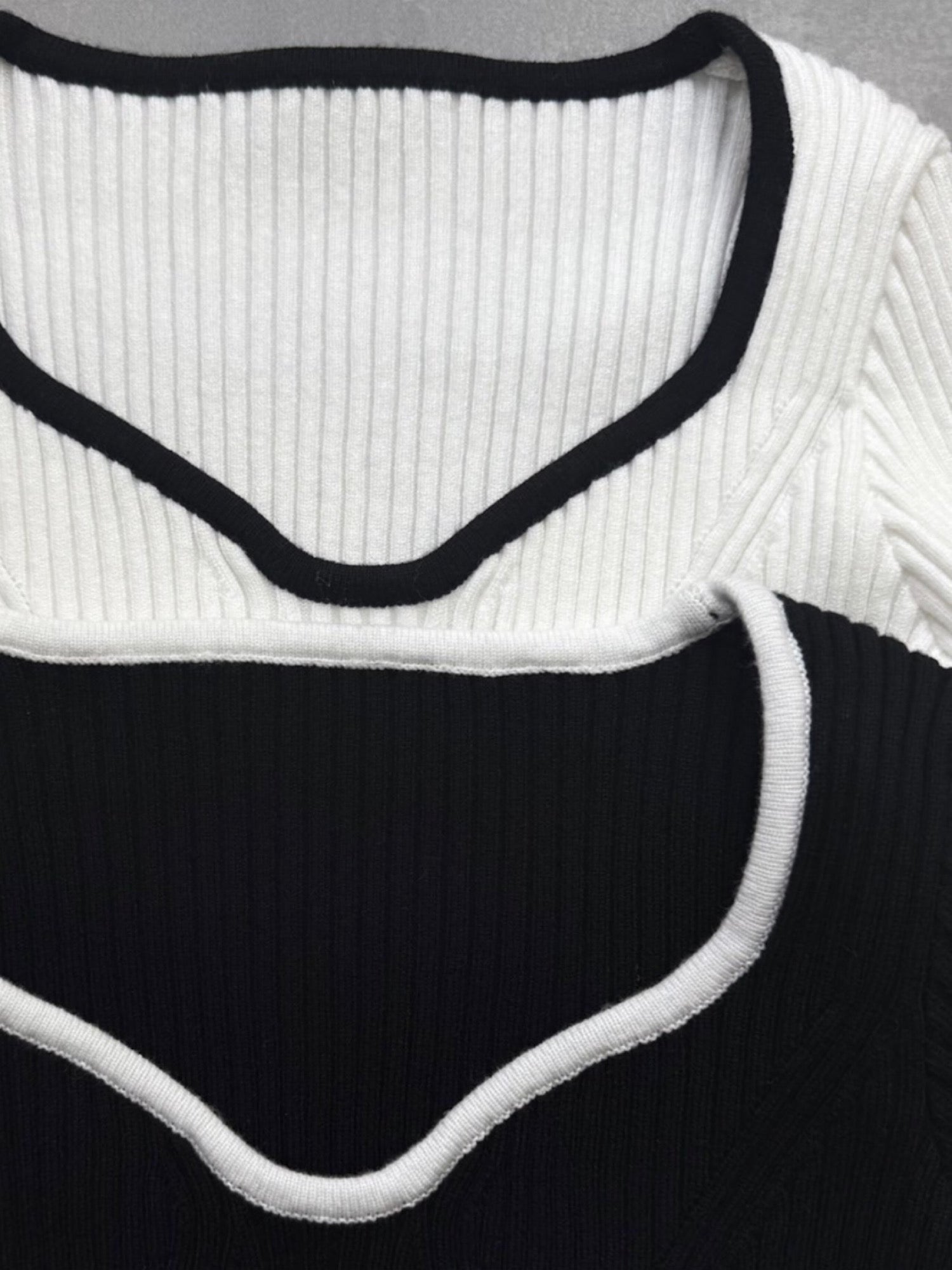 Button sleeve decorate knit