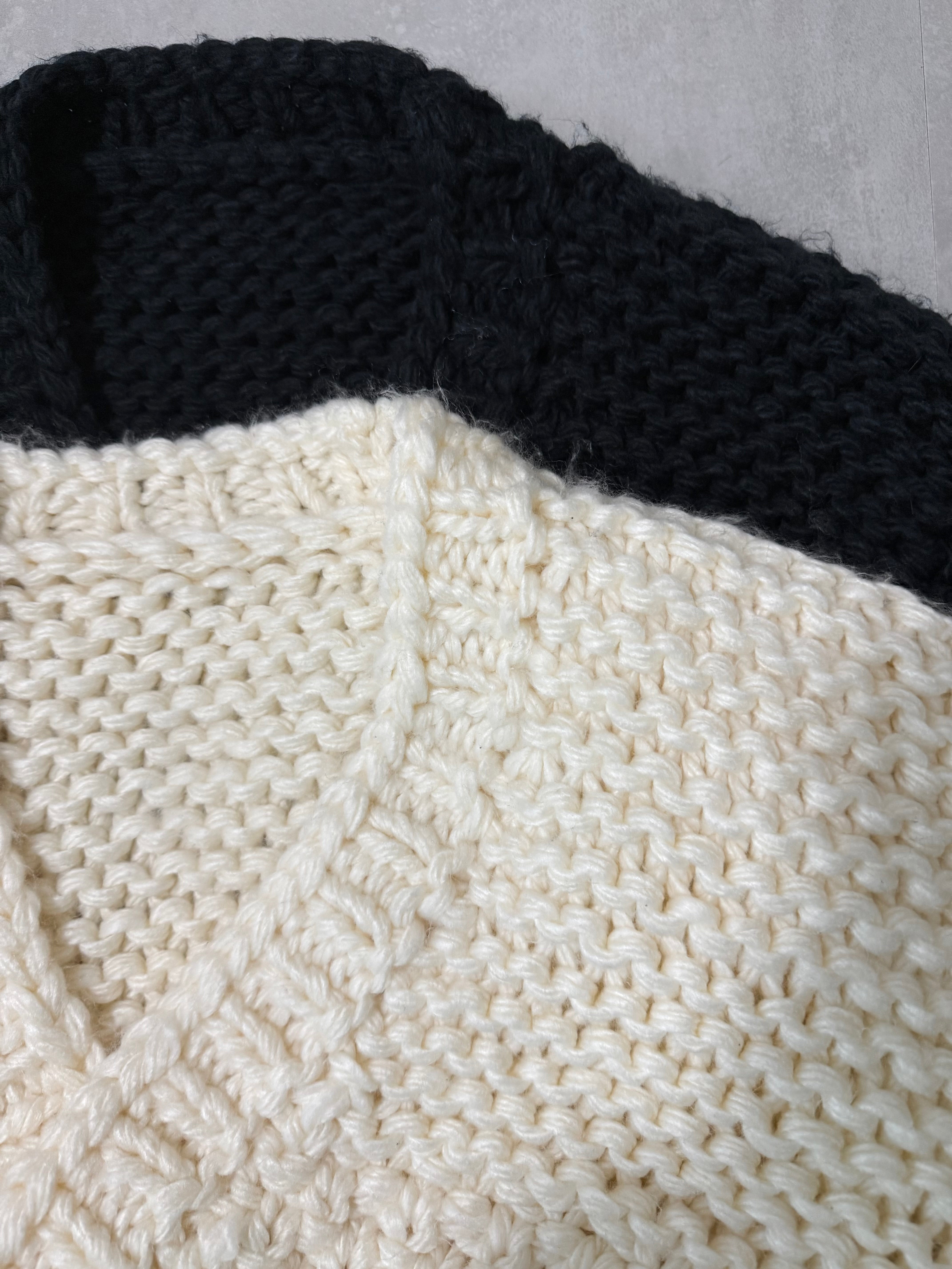 【予約】Low gauge cable cardigan(1月中旬〜下旬発送予定)