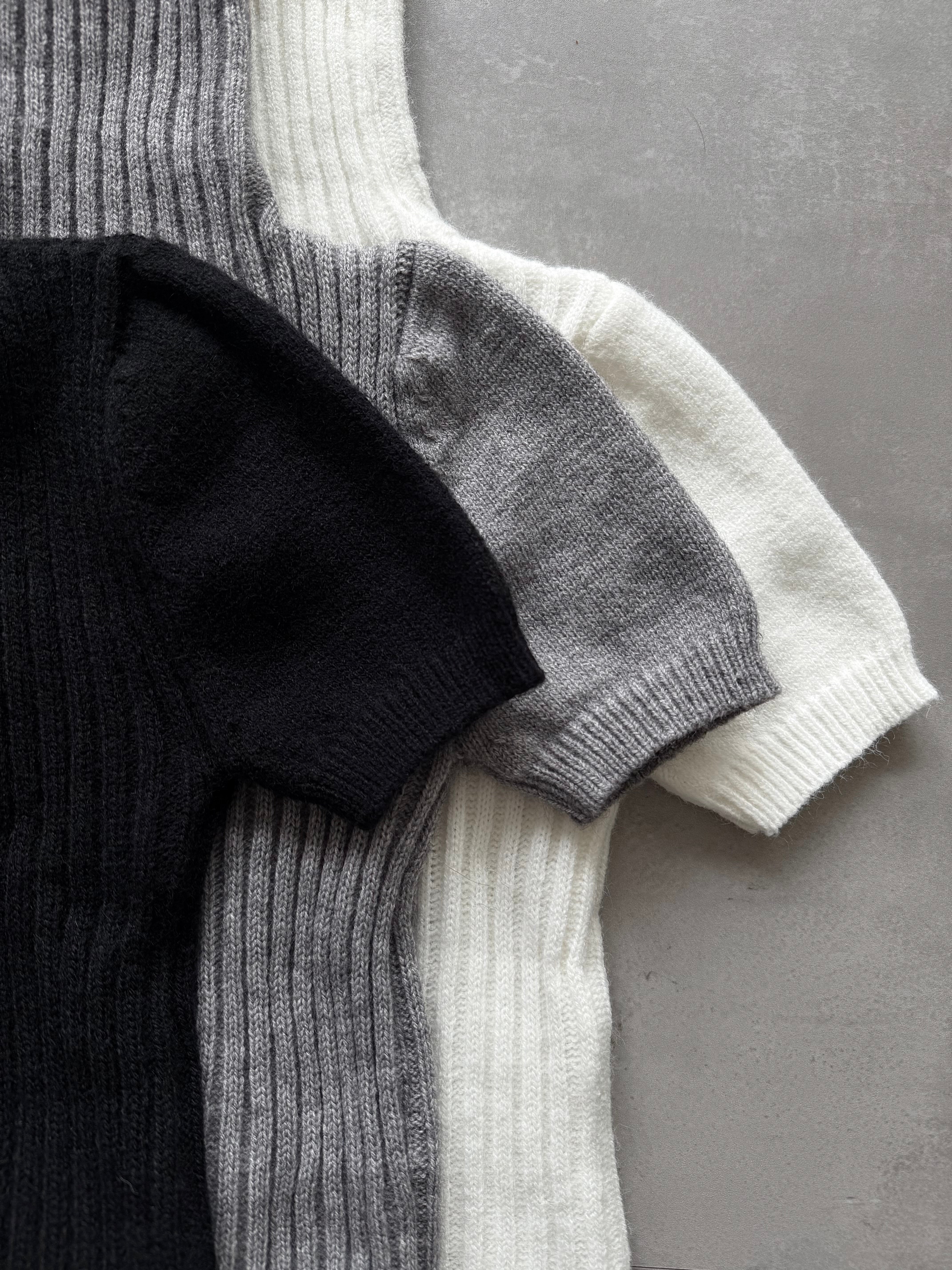 Accent logo turtleneck half knit