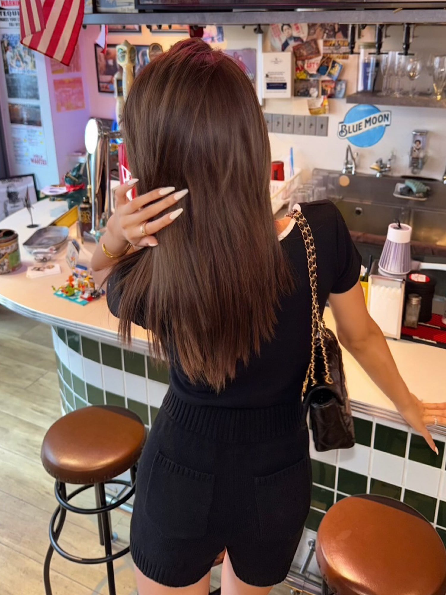 Emboss logo half sleeve knit