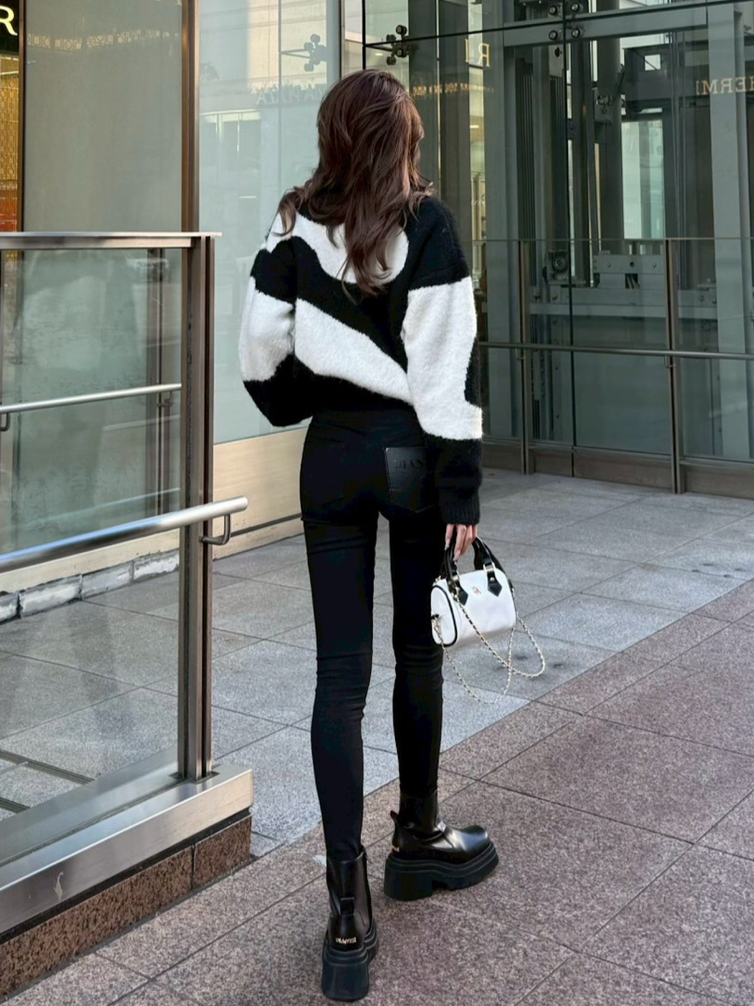 Hidden logo loose knit