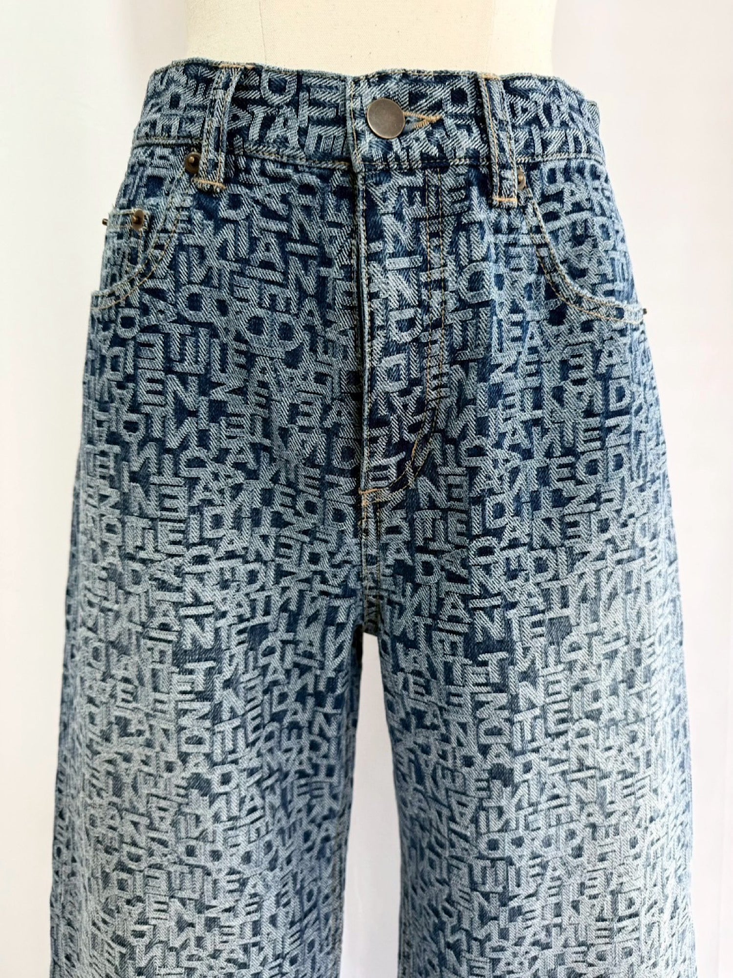 【予約】Graffiti embroidery loose denim(1月下旬〜2月上旬発送予定)
