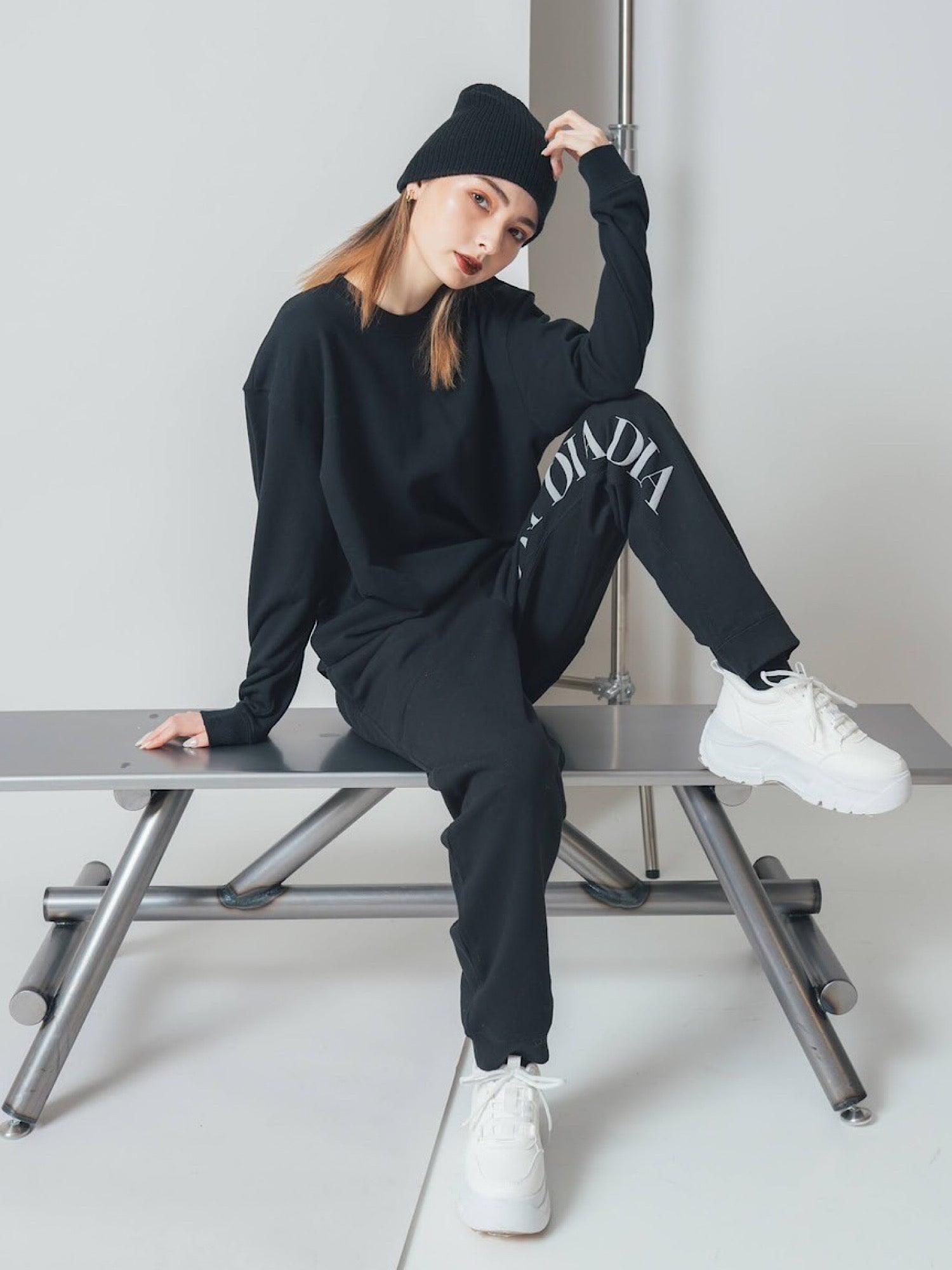 Vertical logo sweat pants