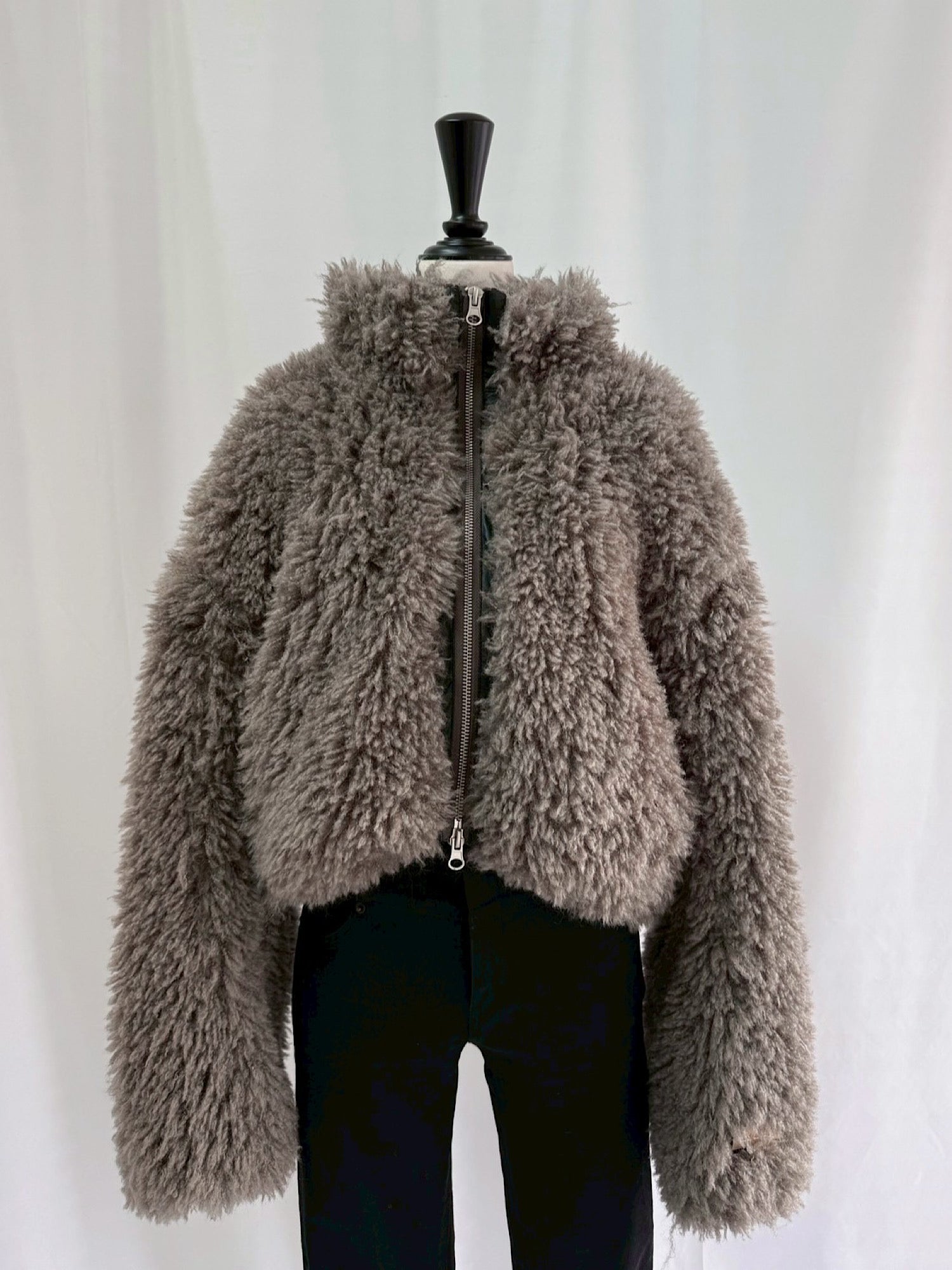 Fluffy boa cropped blouson