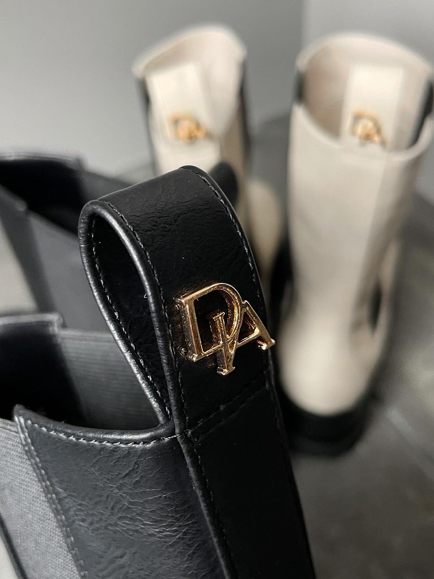 Accent logo side gore boots