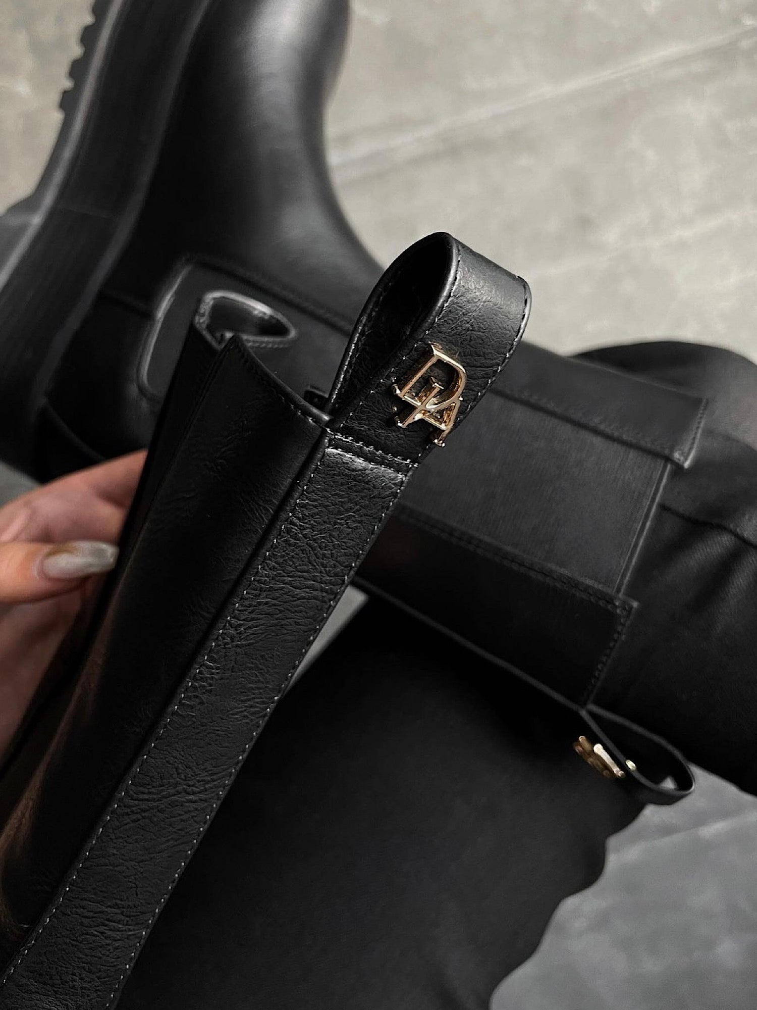 Accent logo side gore boots