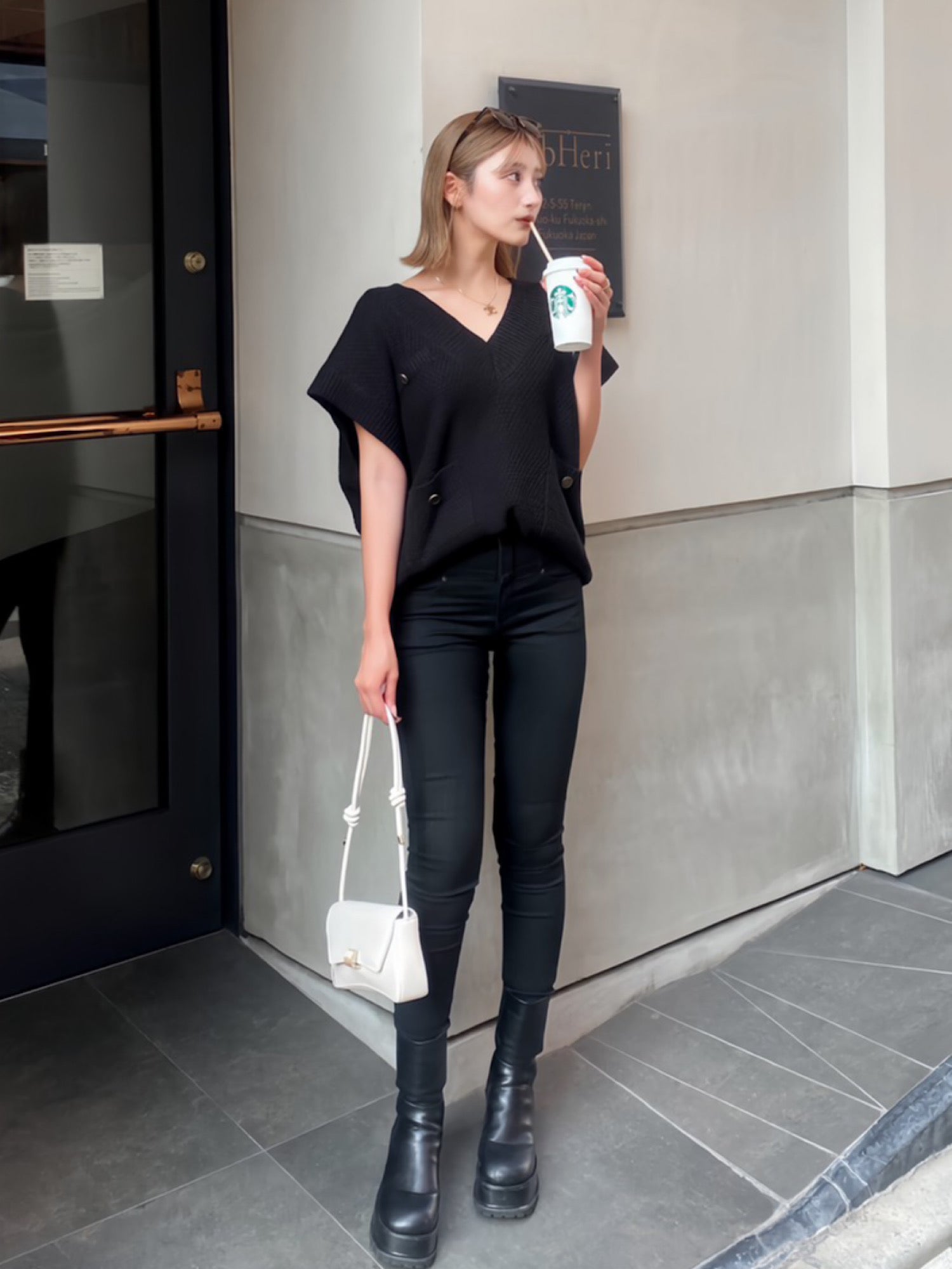 Accent logo side gore boots