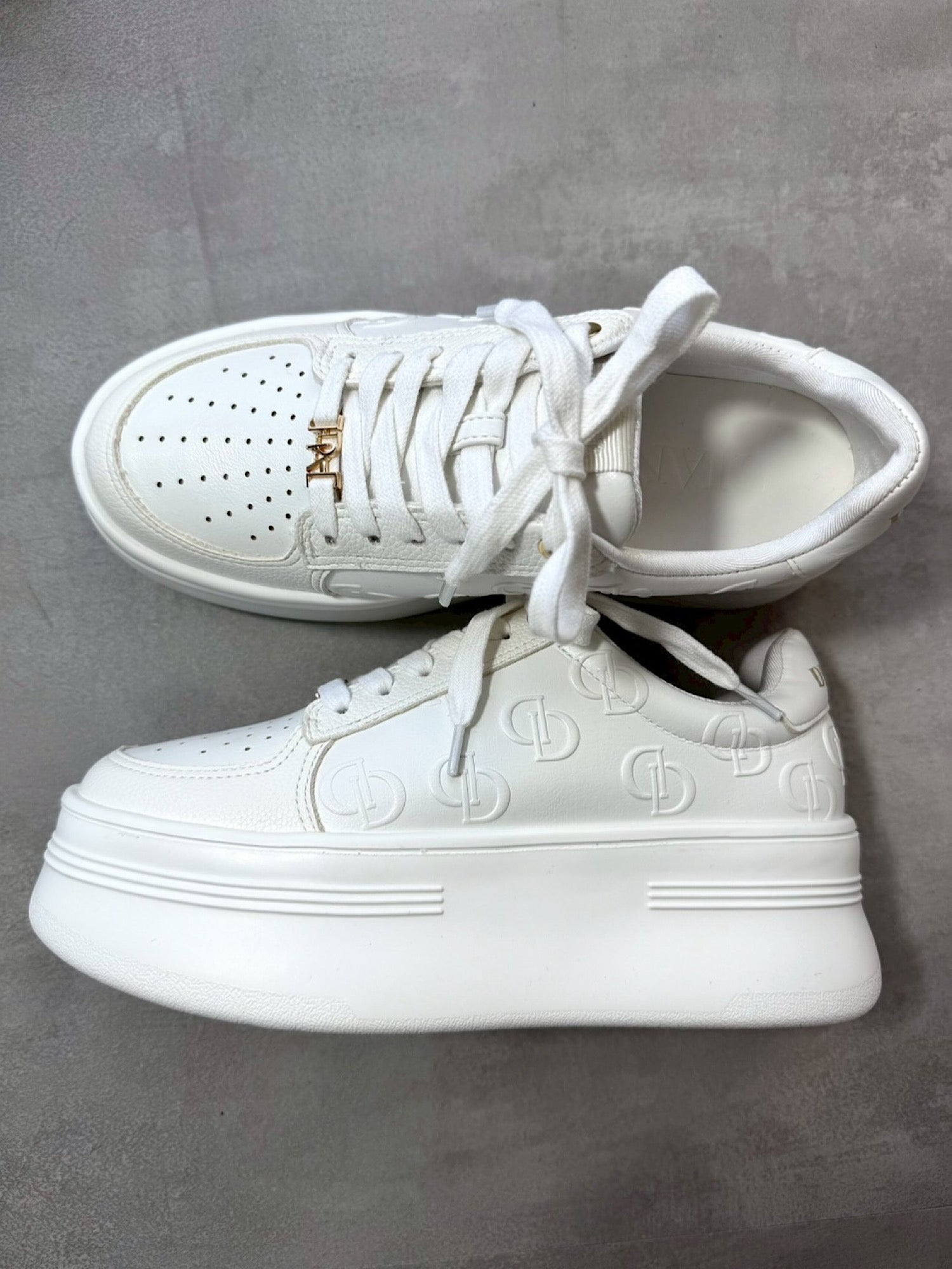 Emboss logo sole sneakers