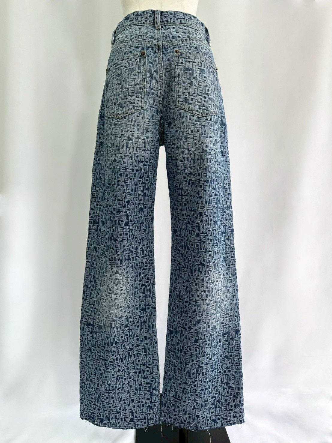 【予約】Graffiti embroidery loose denim(1月下旬〜2月上旬発送予定)