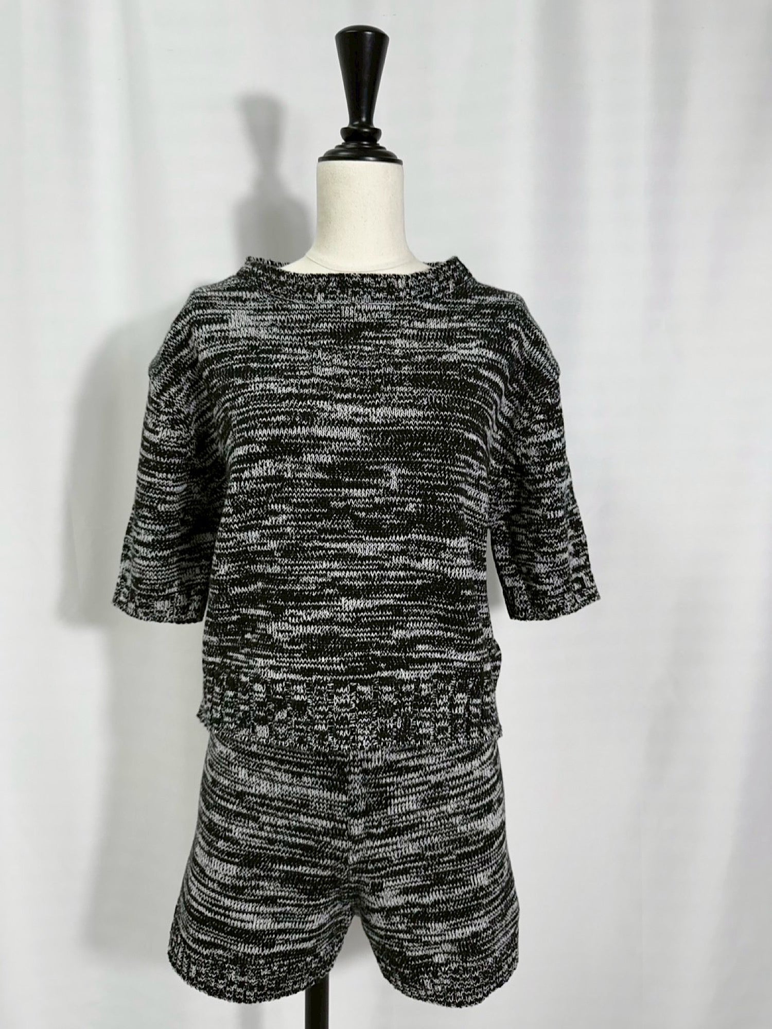 Hem rib knit shorts