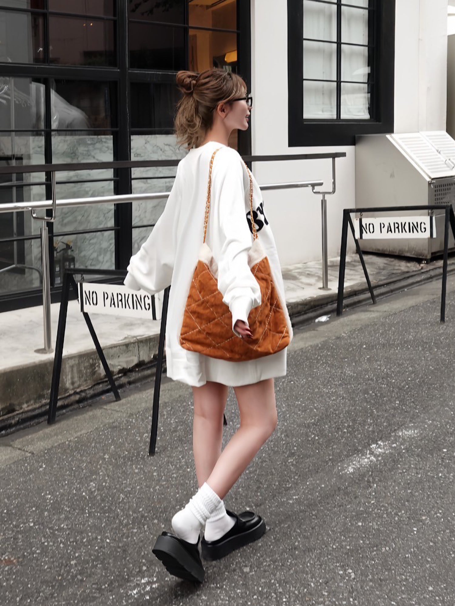 Sagara embroidery sweat tops