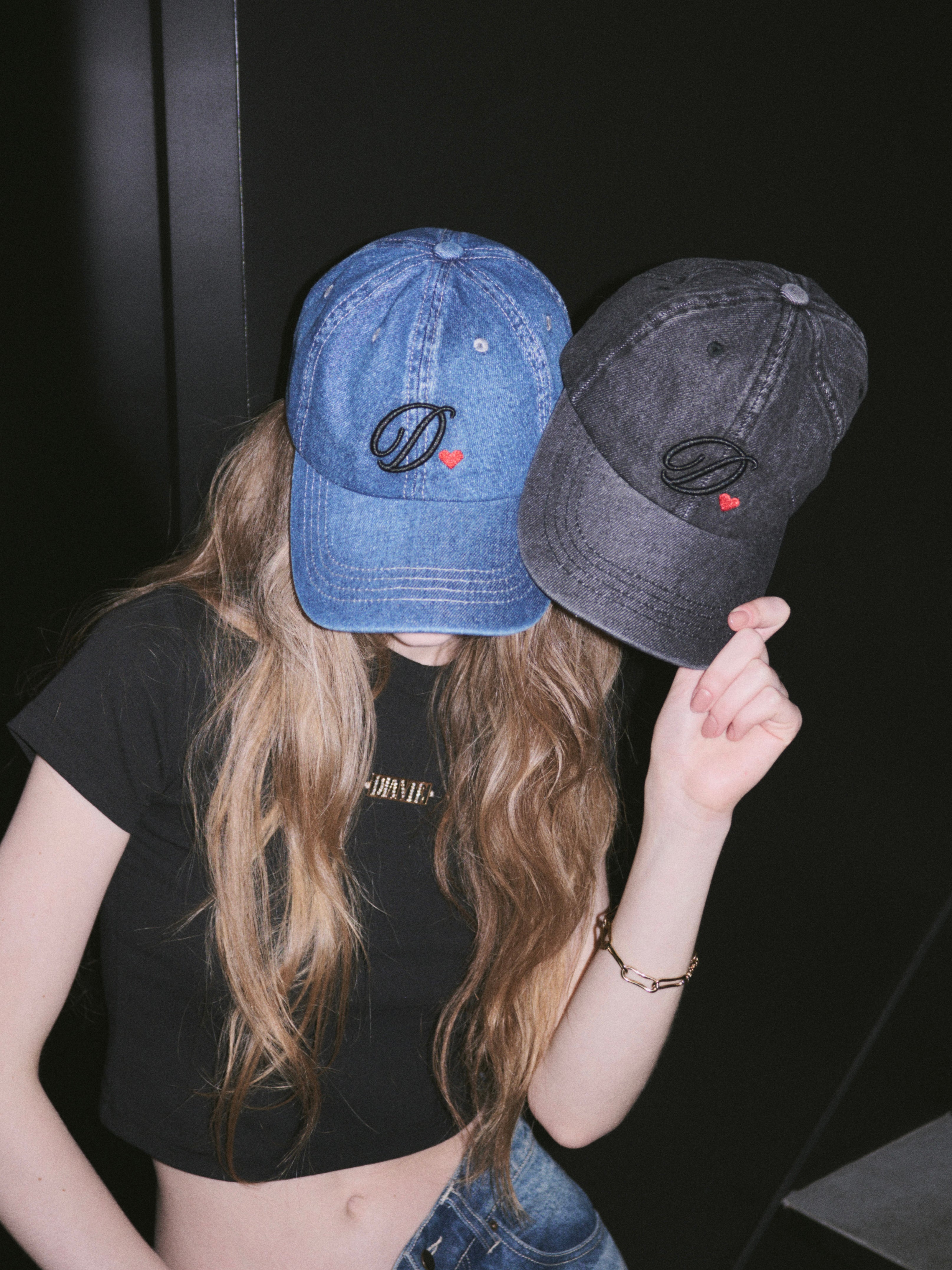 Script logo✕heart motif cap
