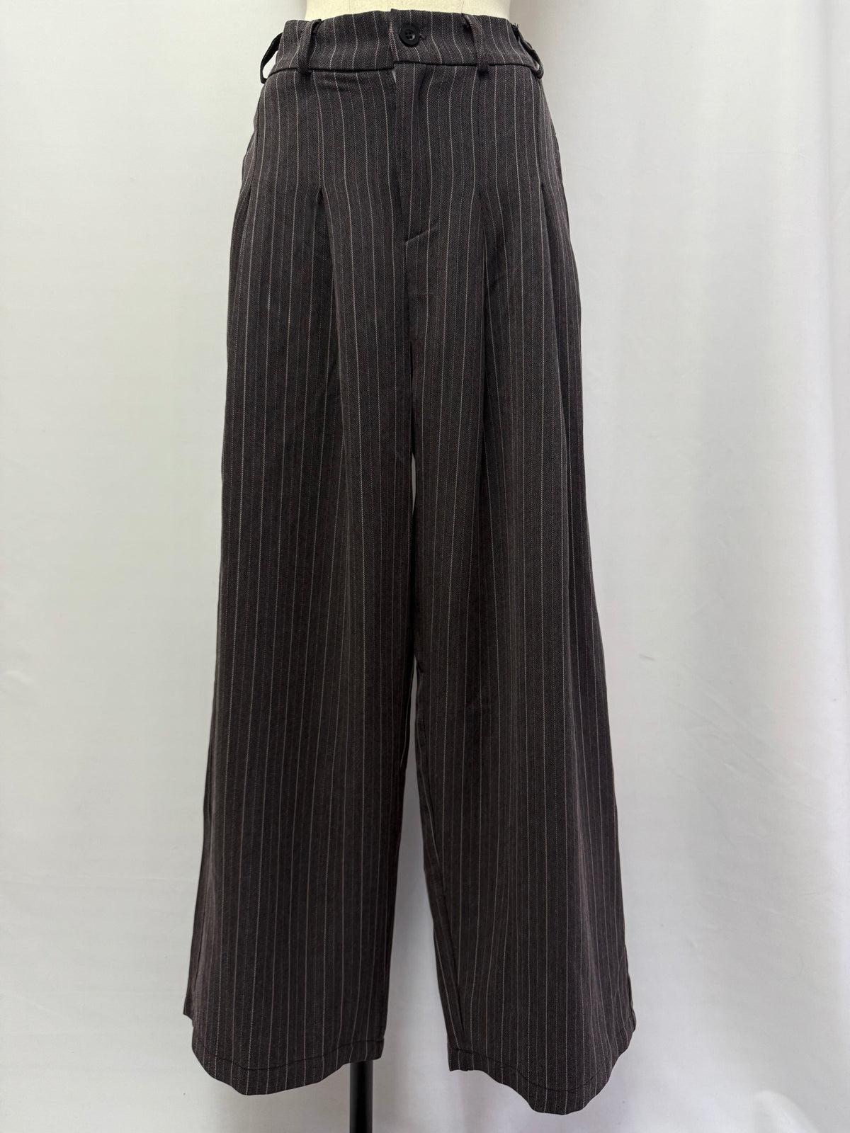 Two tuck stripe loose pants