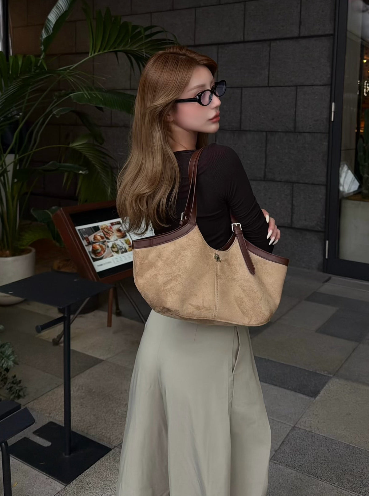 【予約】Suede shoulder bag(9月下旬〜11月上旬発送予定)