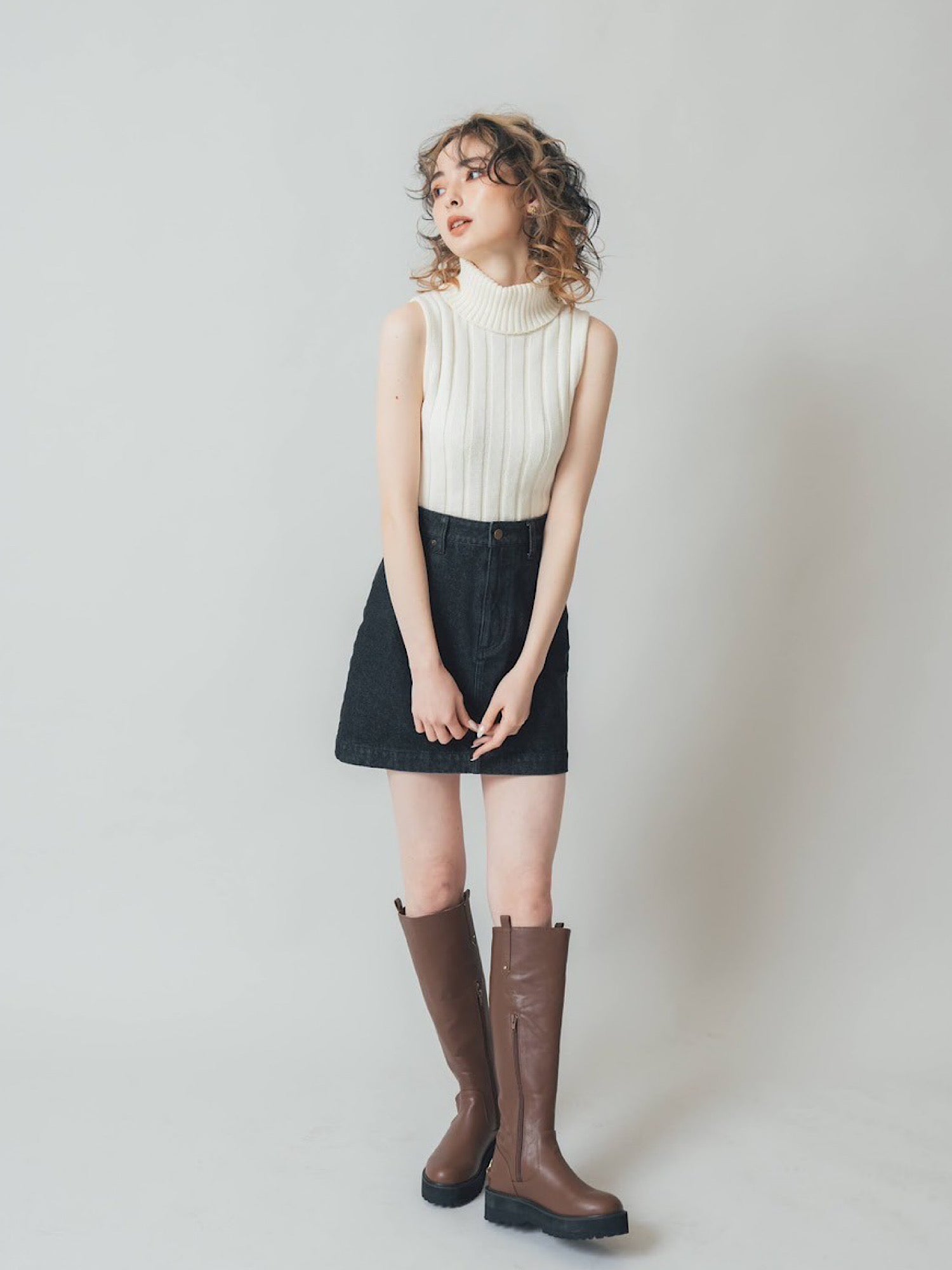 Back motif denim mini skirt