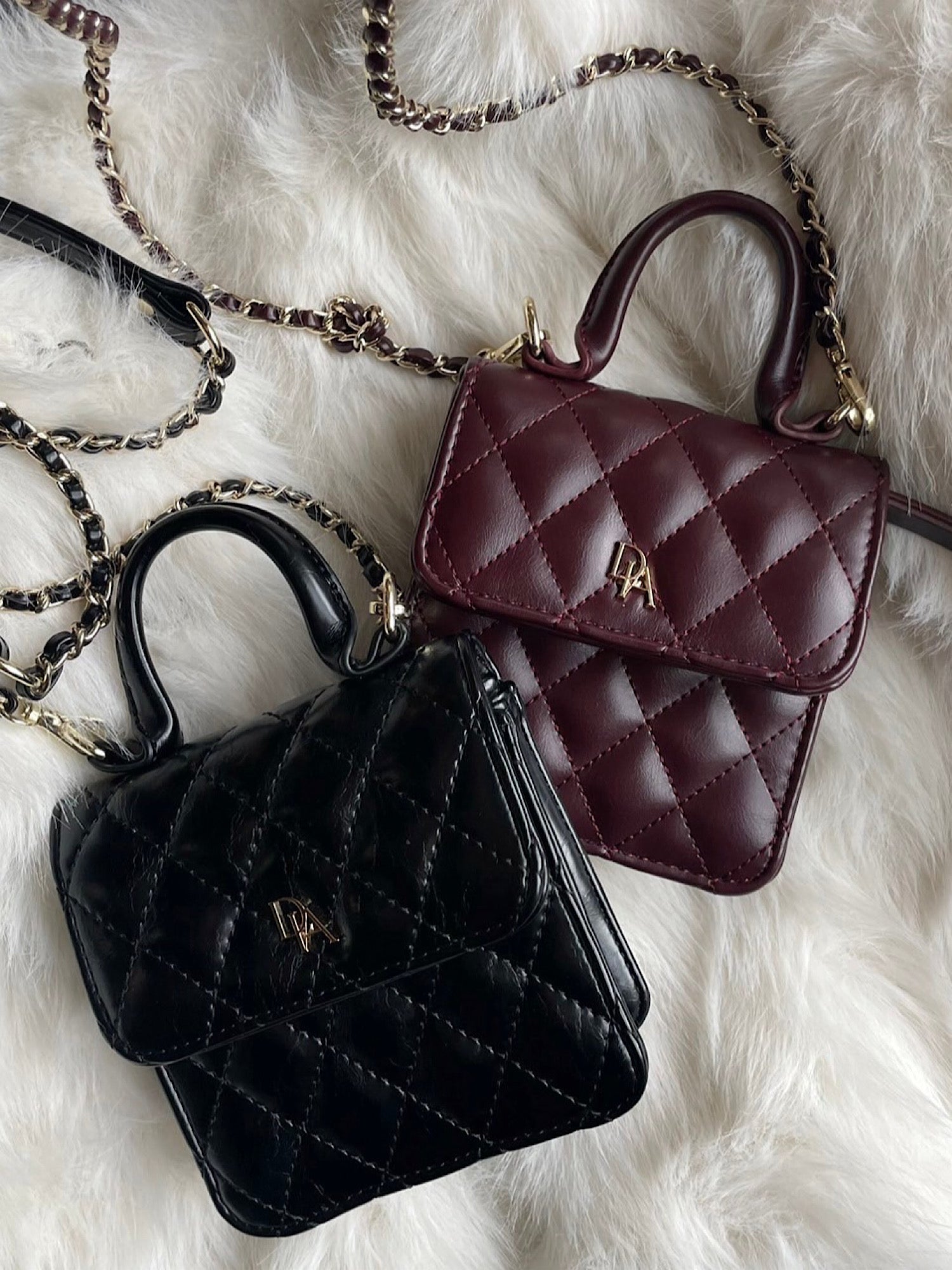 【予約】Quilted leather logo mini bag(11月下旬〜12月上旬発送予定)