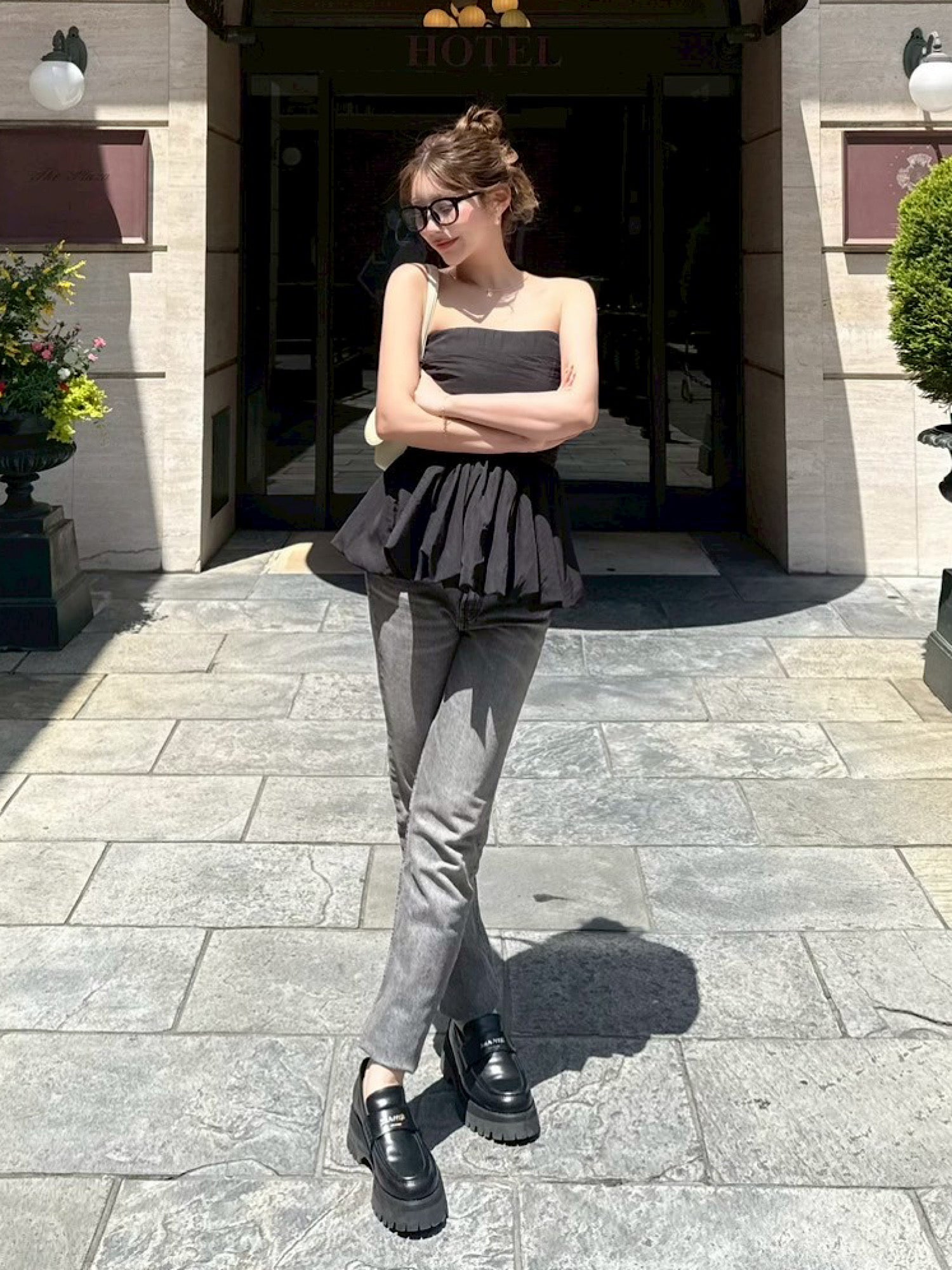 Initial plate peplum baretop