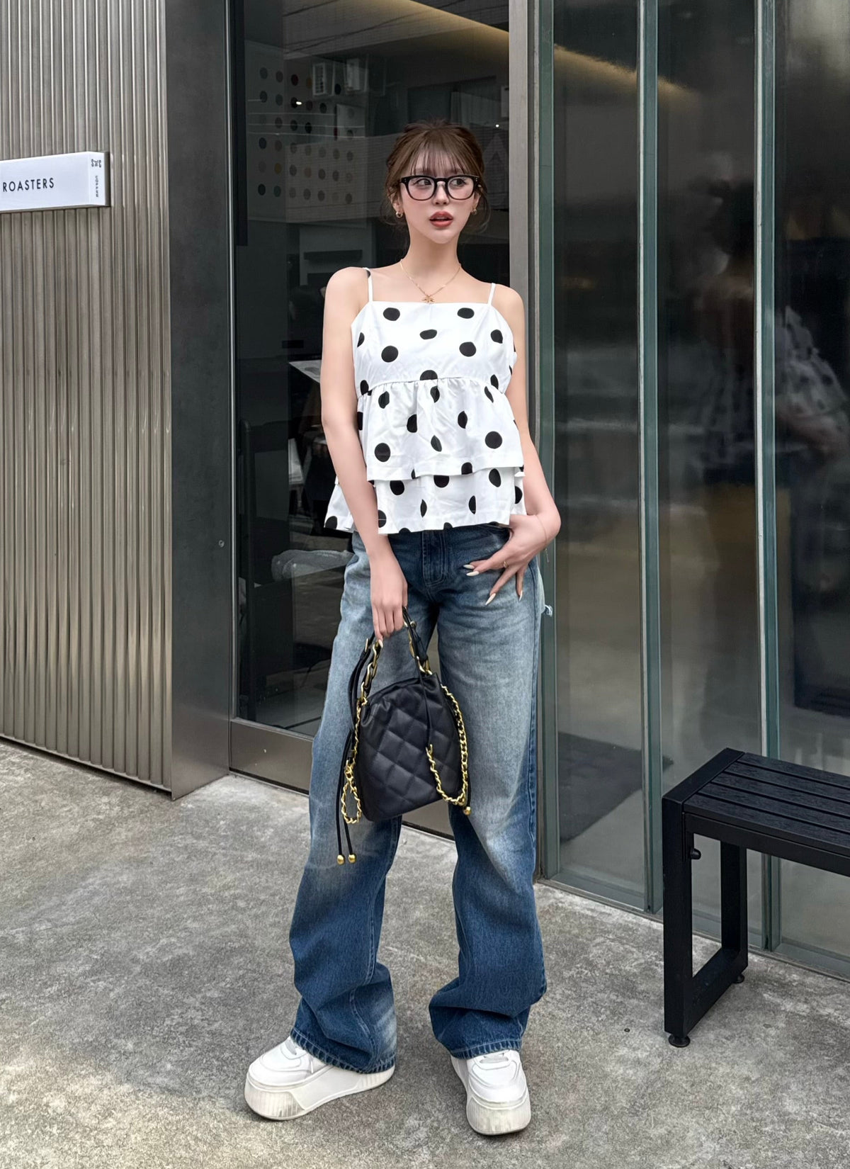 Back damage loose denim