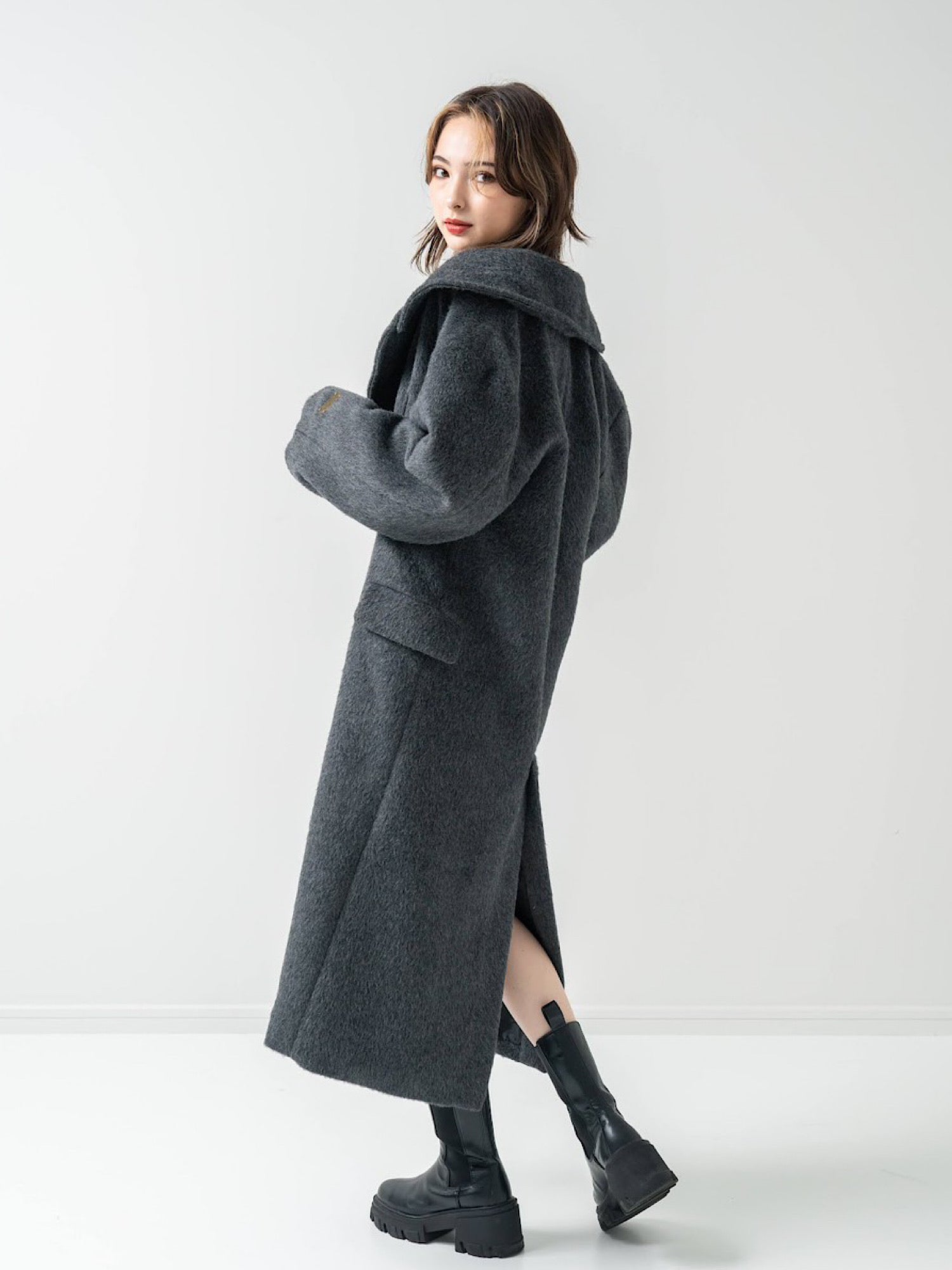 Design pocket wool maxi coat