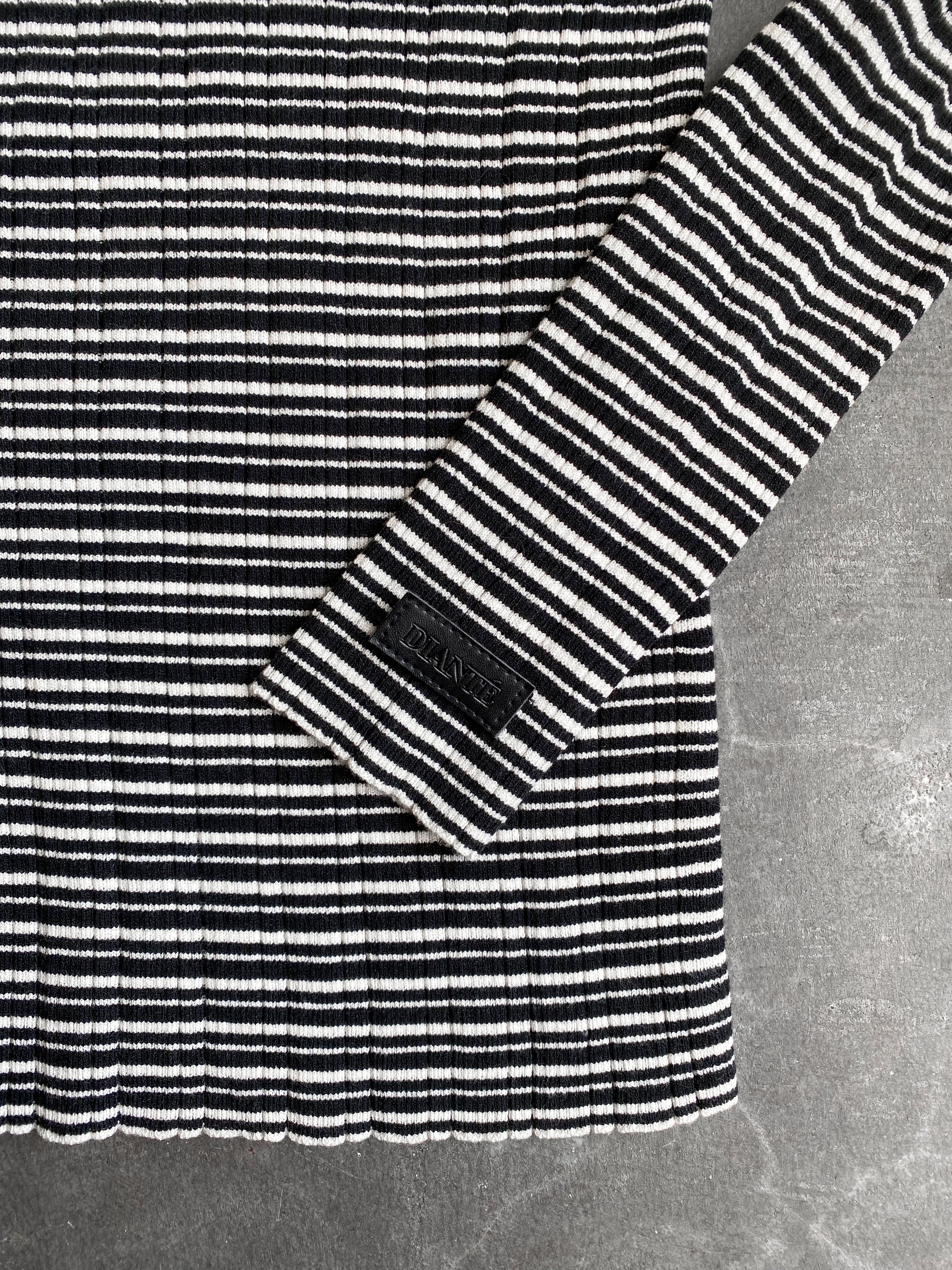 Stand neck rib knit