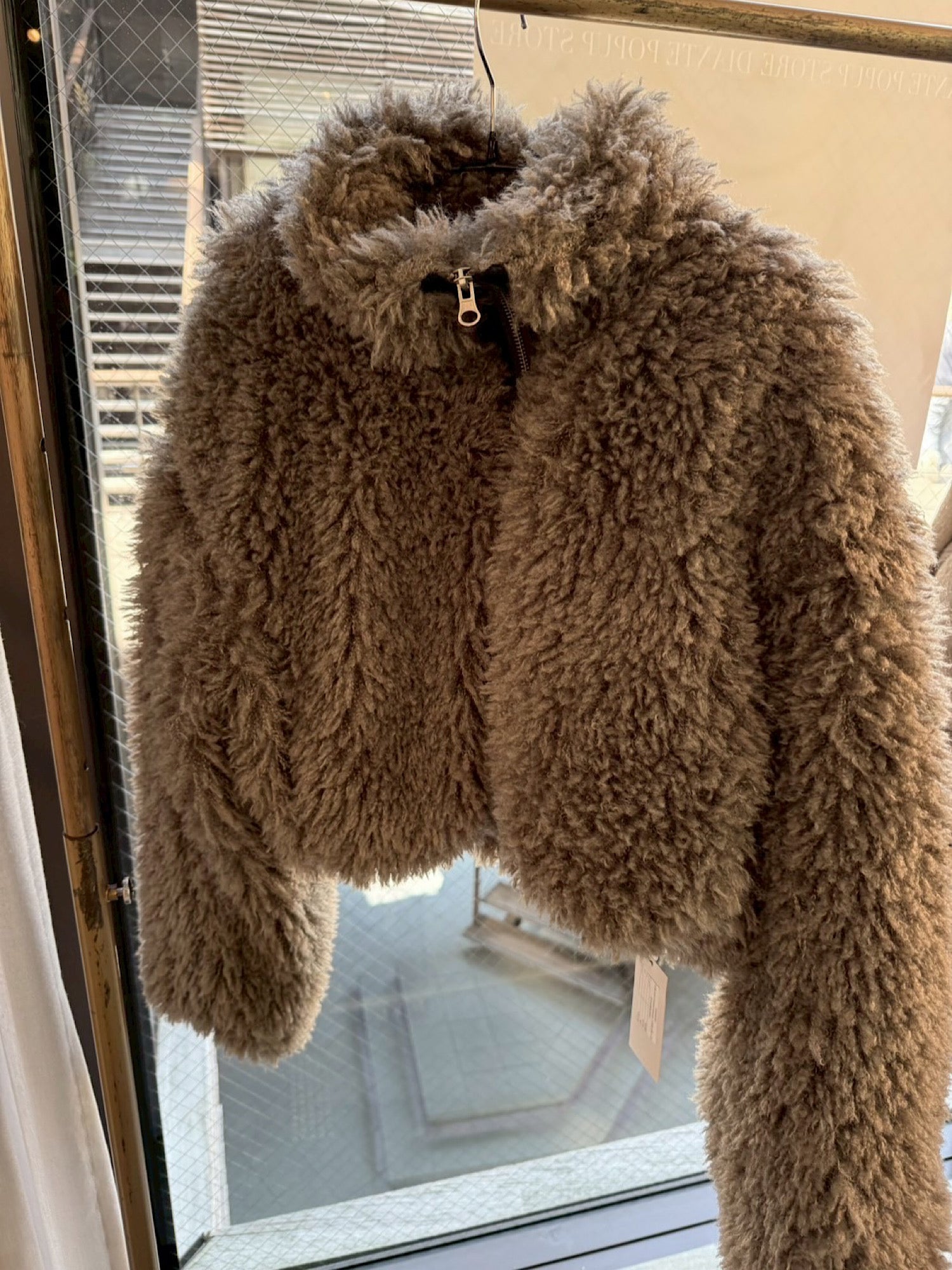 Fluffy boa cropped blouson
