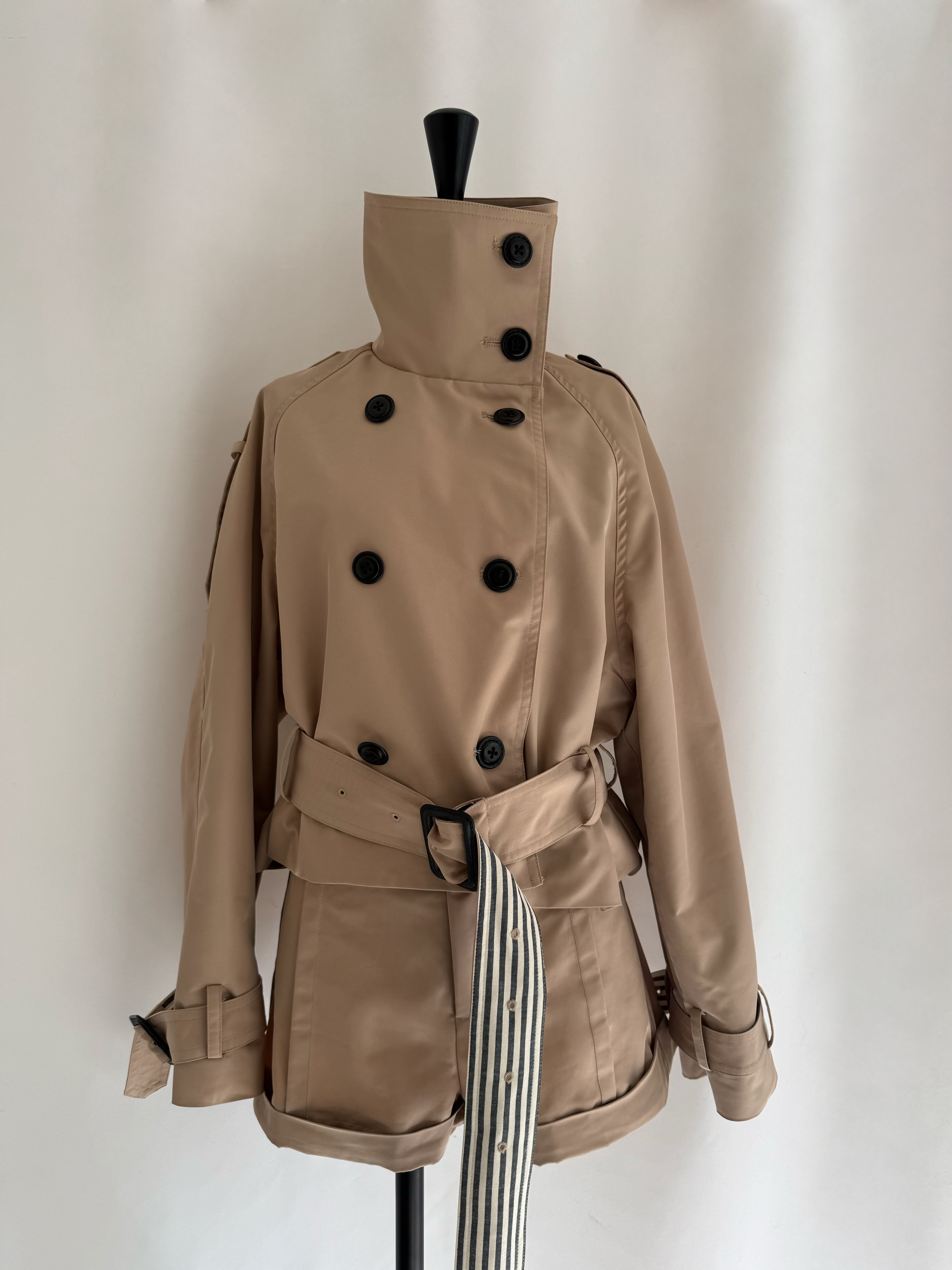 Raglan sleeve short trench coat
