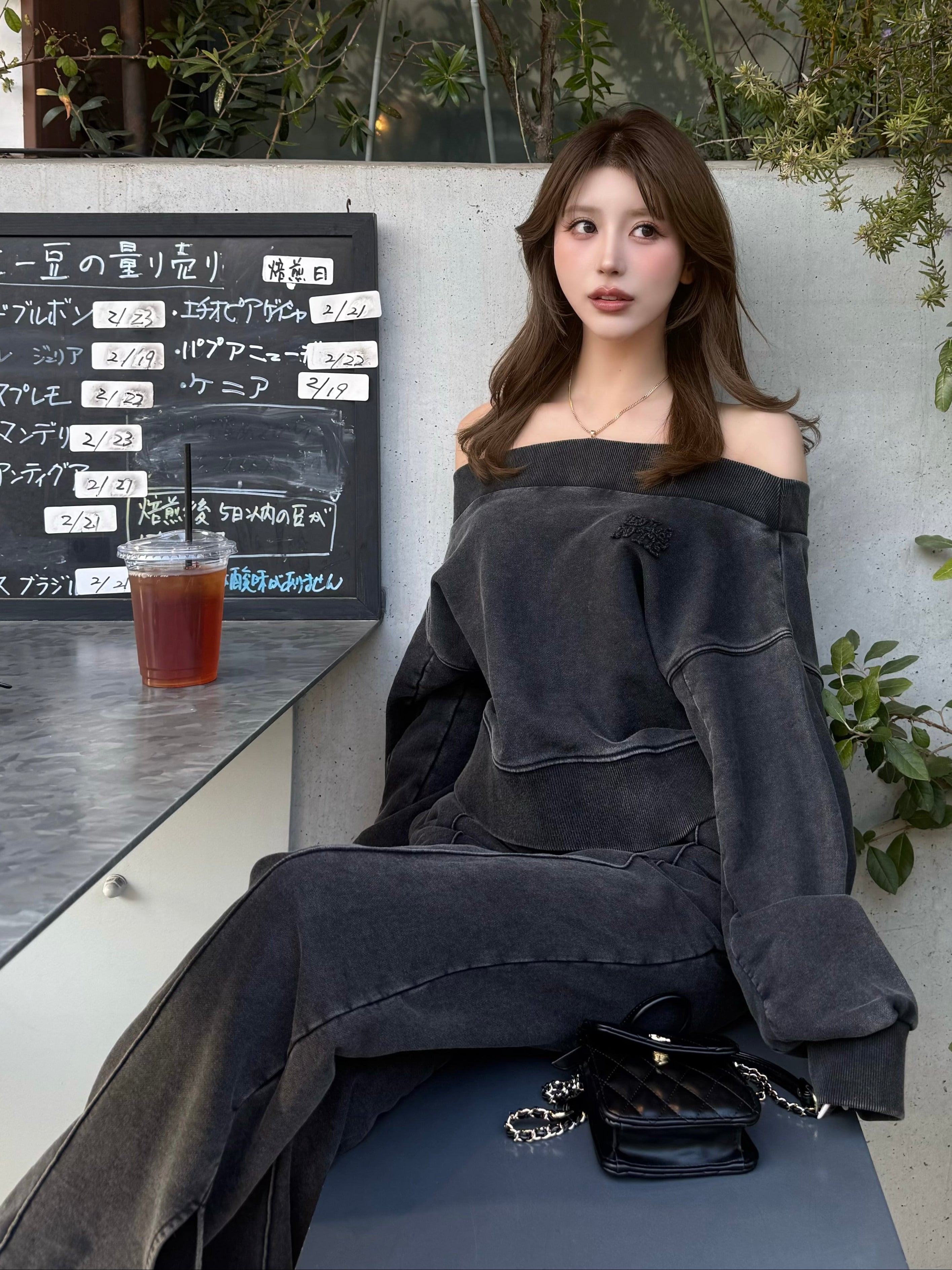 Overdye off-shoulder sweat tops