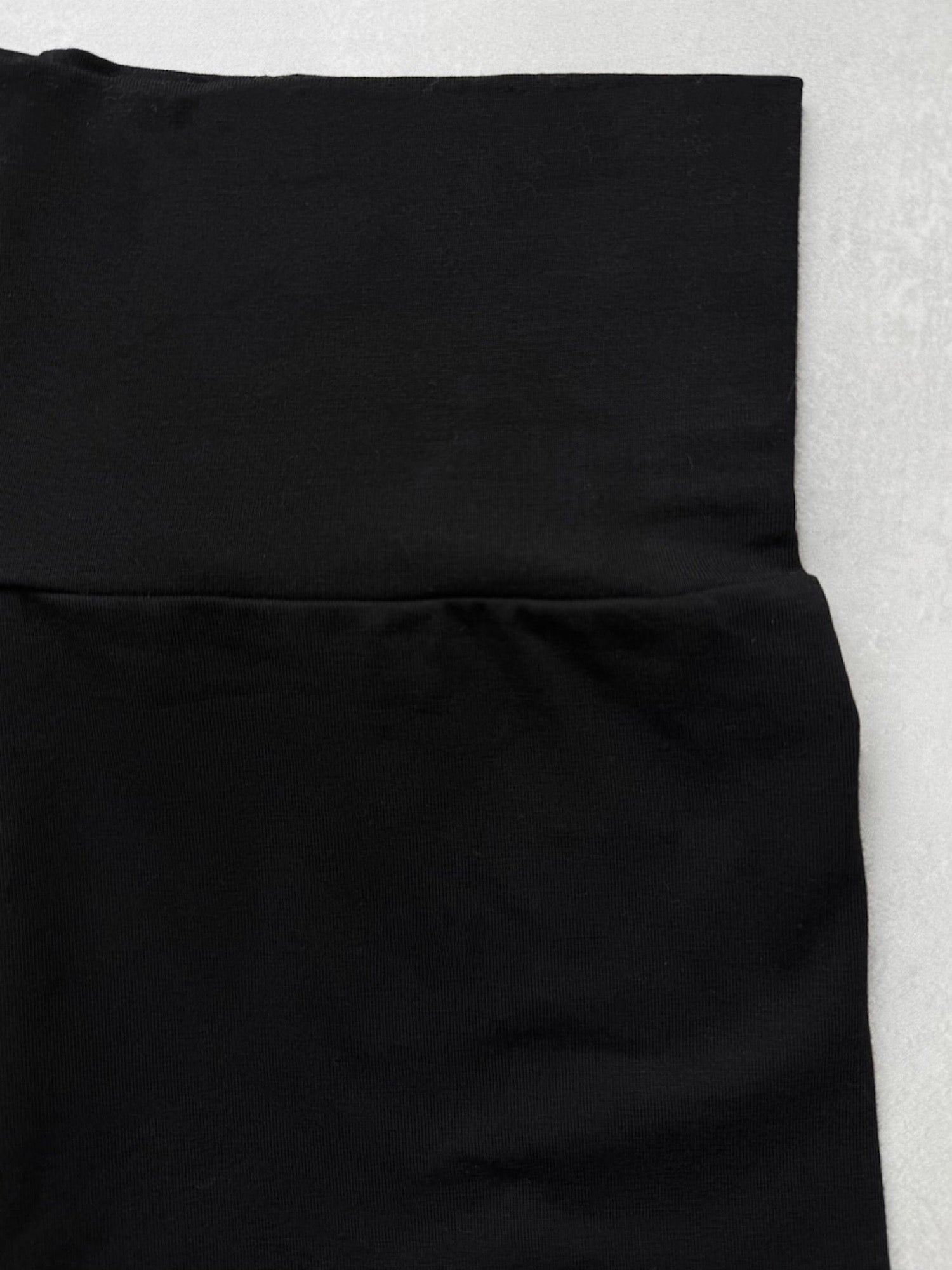 Minimal compact shorts