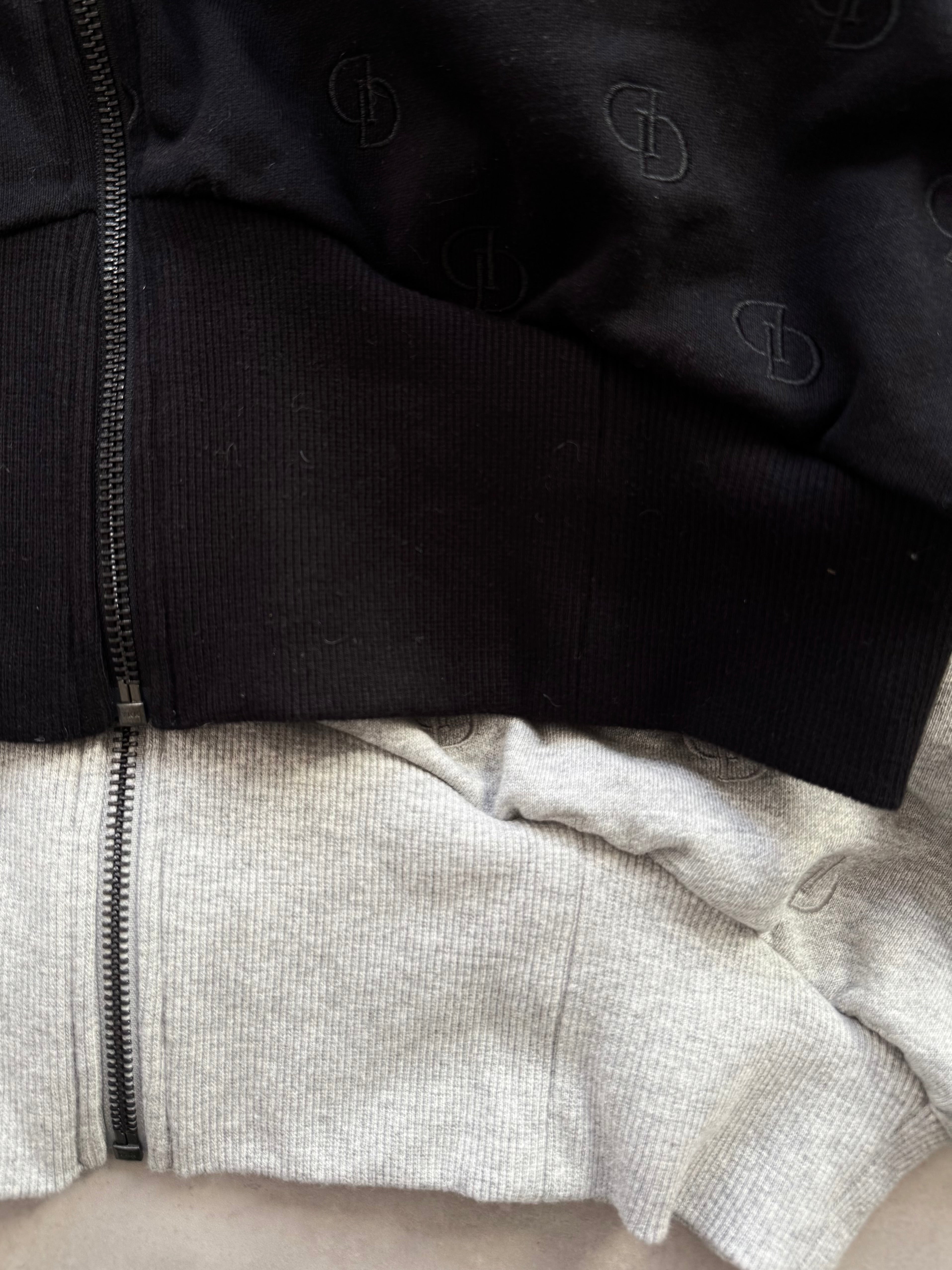 【予約】All over logo zip up hoodie sweat(BLK 12月中旬〜下旬発送予定)