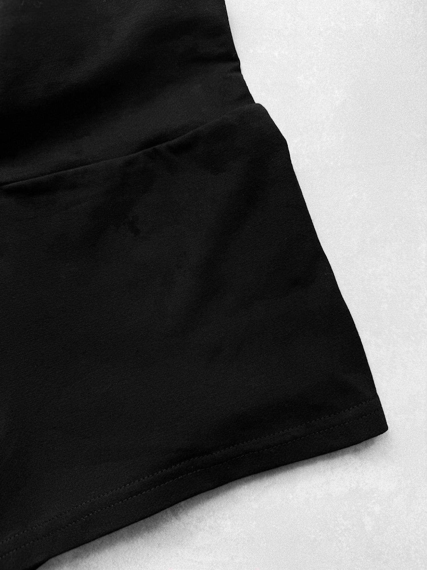 Minimal compact shorts