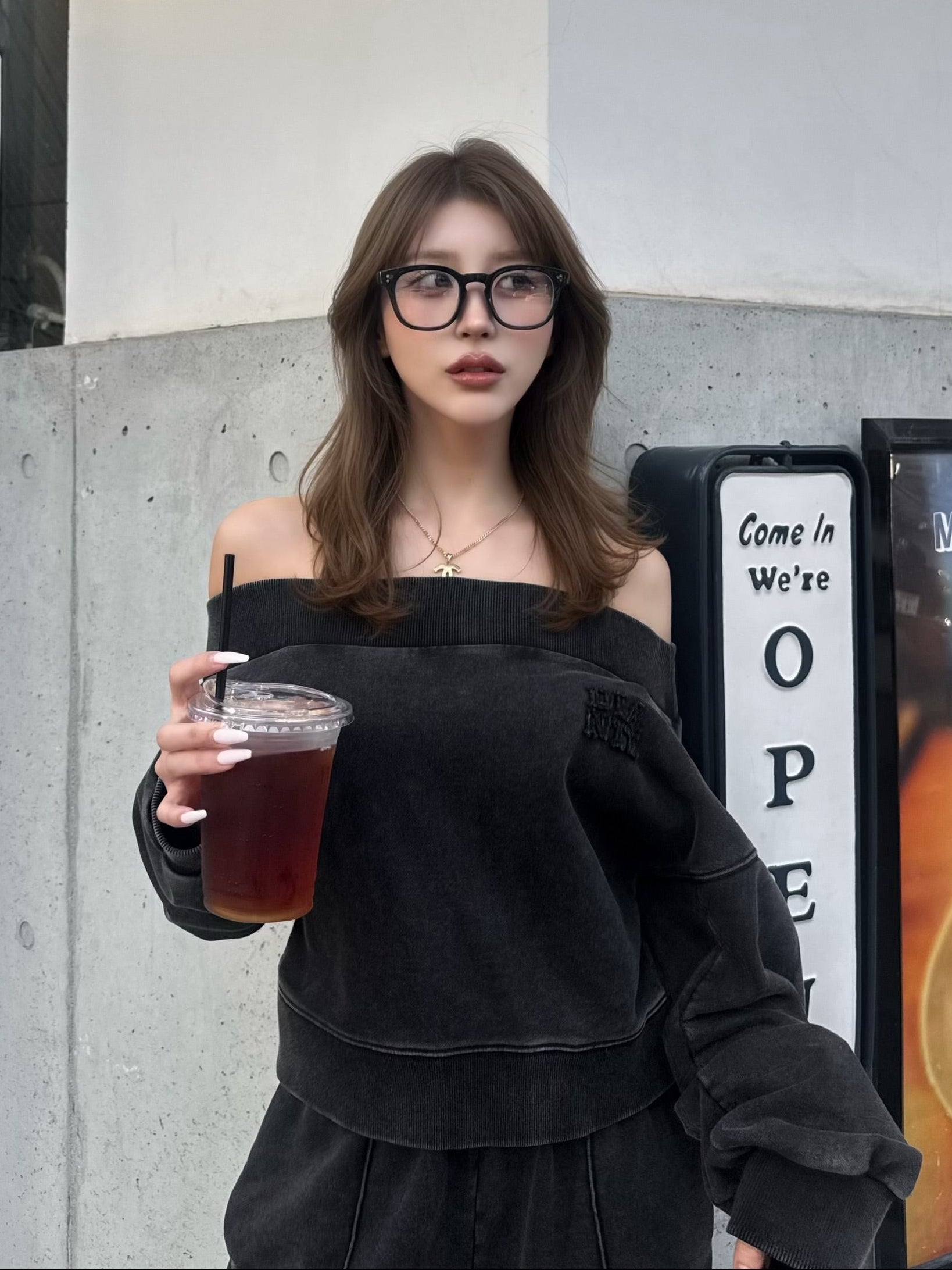 Overdye off-shoulder sweat tops