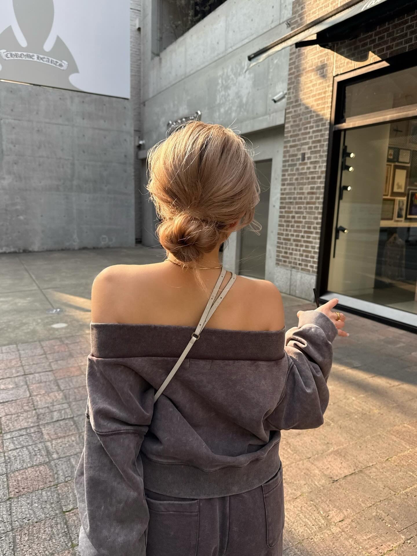 Overdye off-shoulder sweat tops