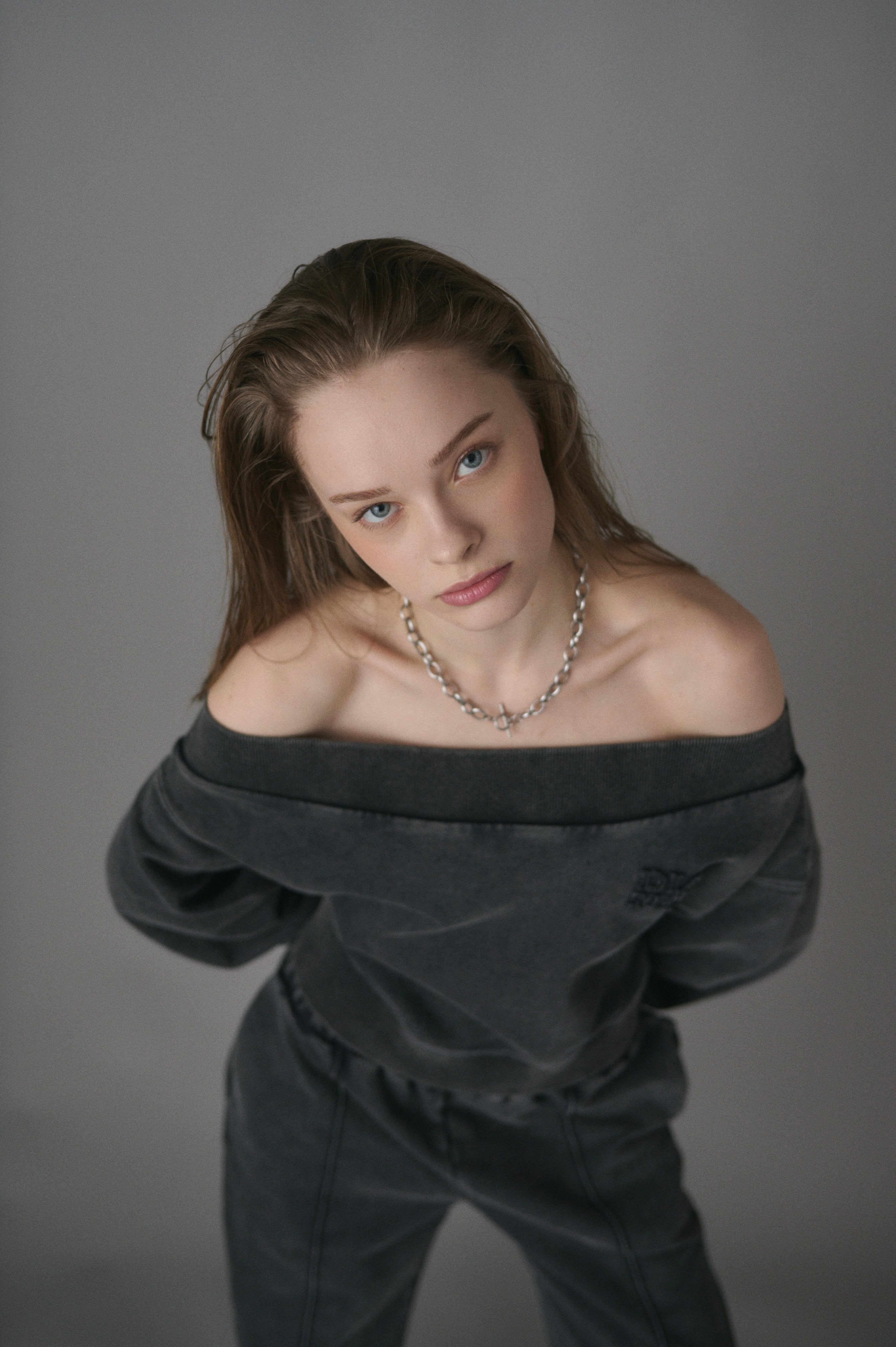 Overdye off-shoulder sweat tops