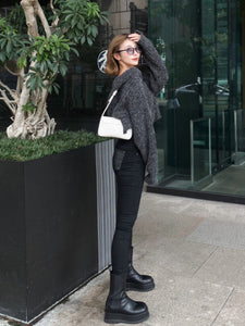 Middle-gauge knit hoodie