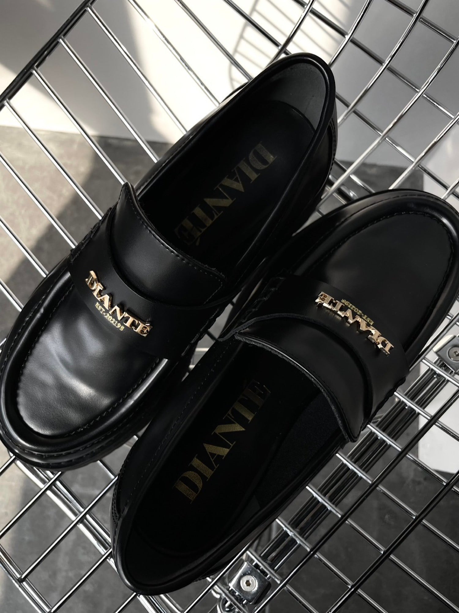 【予約】Logo plate wedge sole loafers(4月中旬～下旬発送予定)