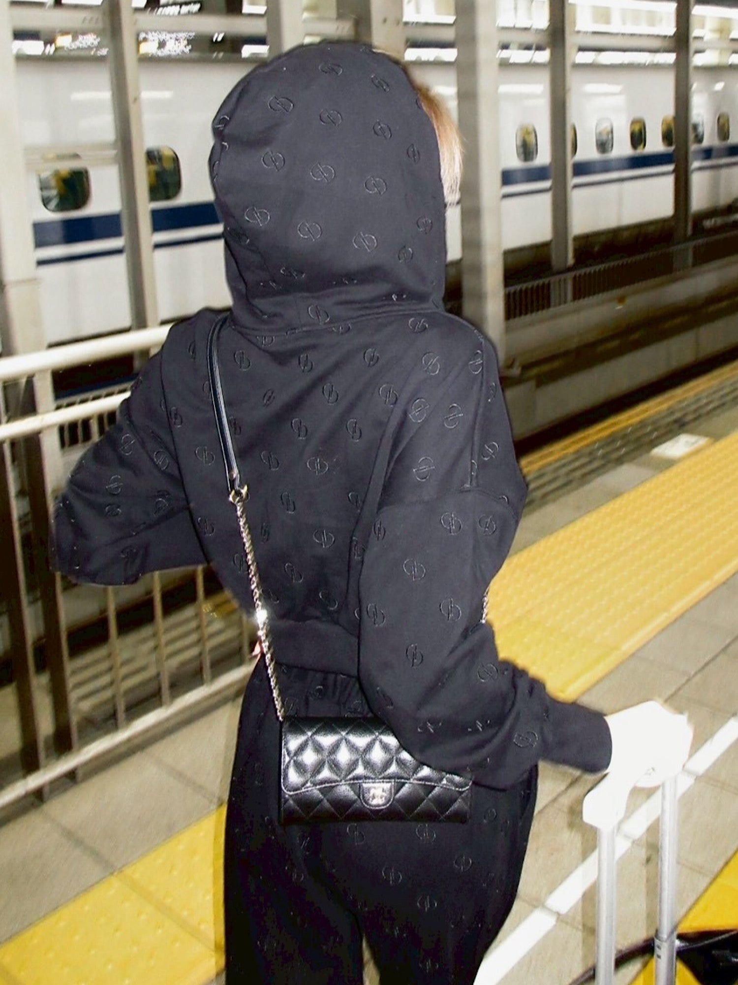 【予約】All over logo zip up hoodie sweat(BLK 12月中旬〜下旬発送予定)