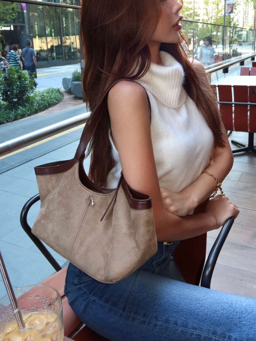 【予約】Suede shoulder bag(9月下旬〜11月上旬発送予定)