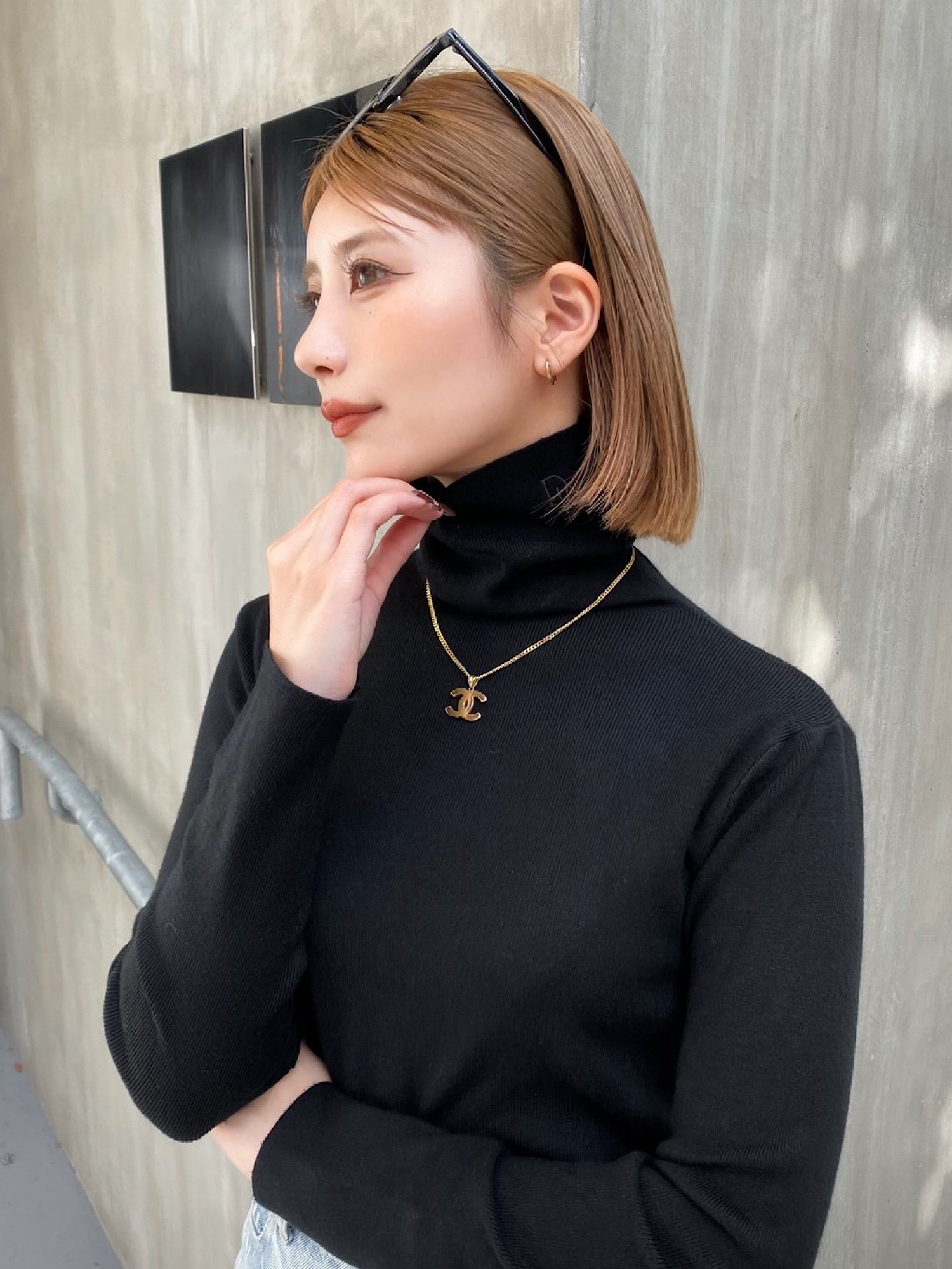Embroidery logo stand neck knit