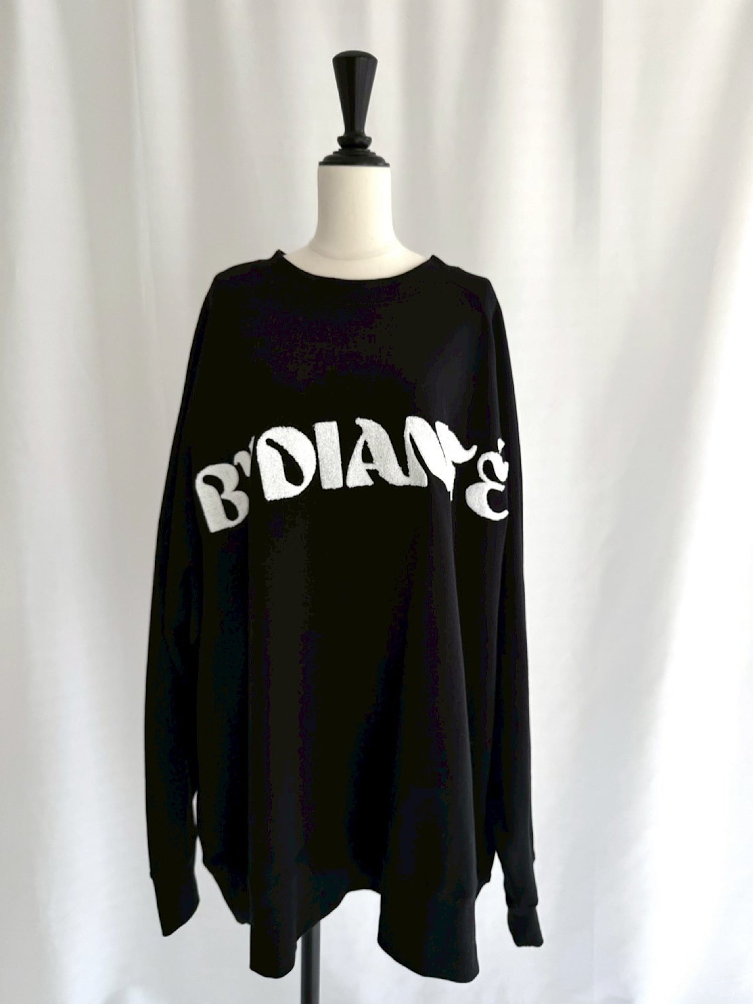 Sagara embroidery sweat tops