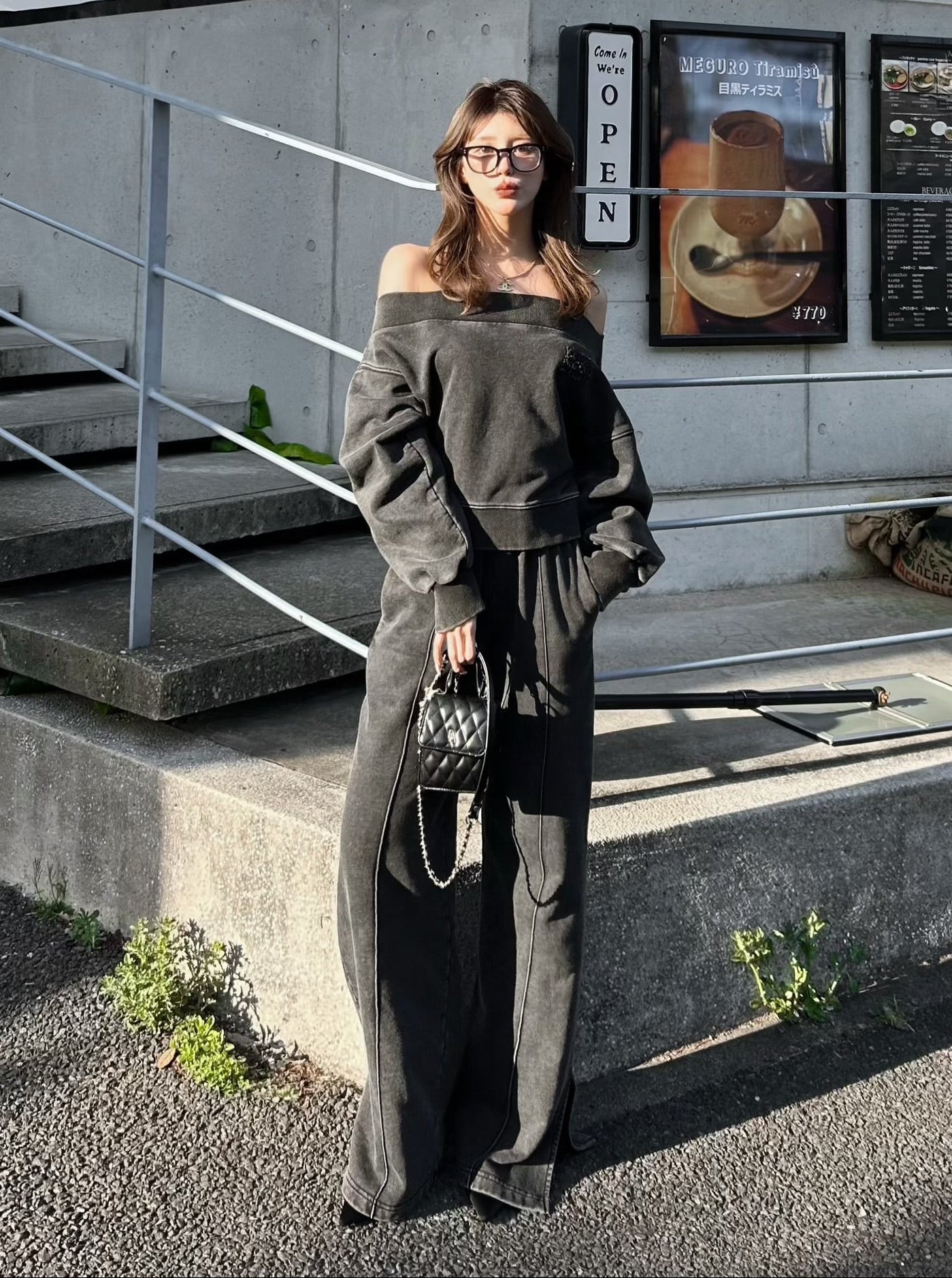 Overdye off-shoulder sweat tops