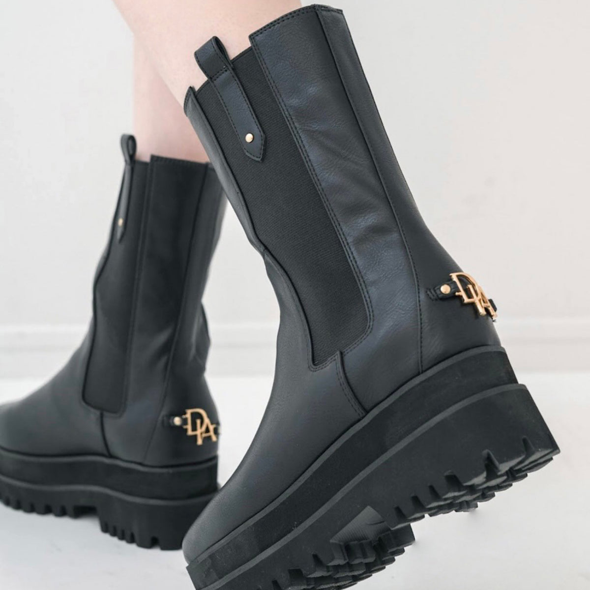 Square toe logo short boots | DIANTÉ (ディアンテ)公式通販サイト