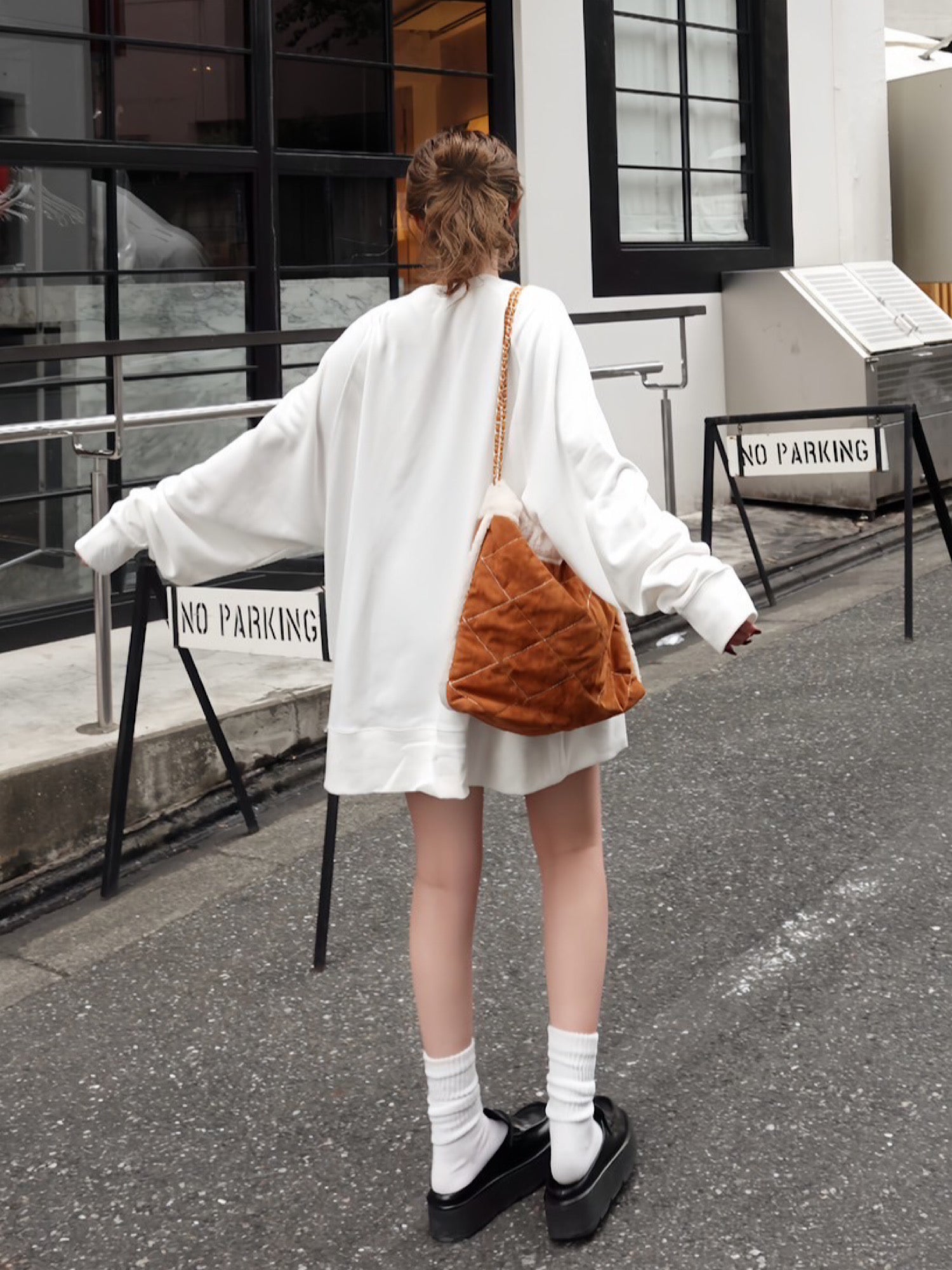 Sagara embroidery sweat tops