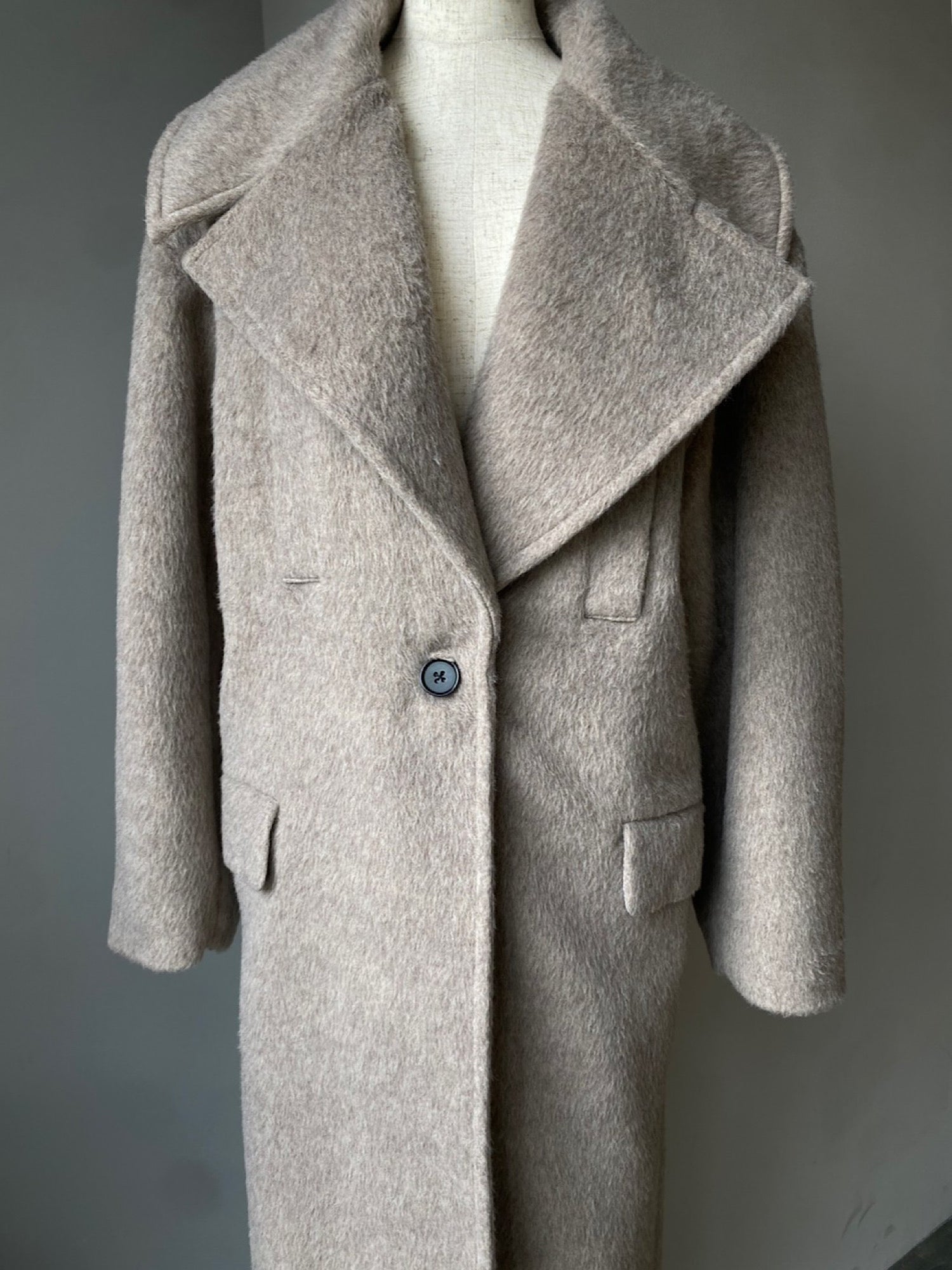 Design pocket wool maxi coat