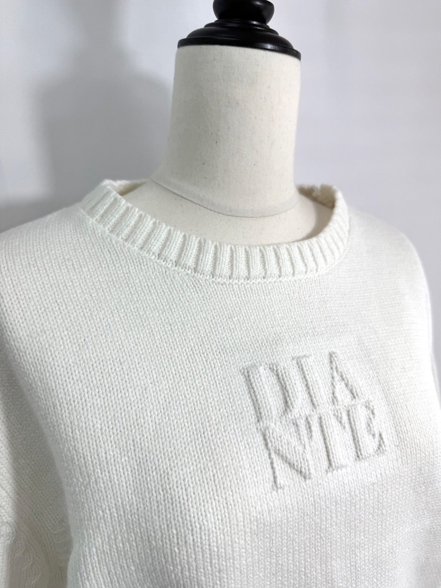 Emboss logo half sleeve knit