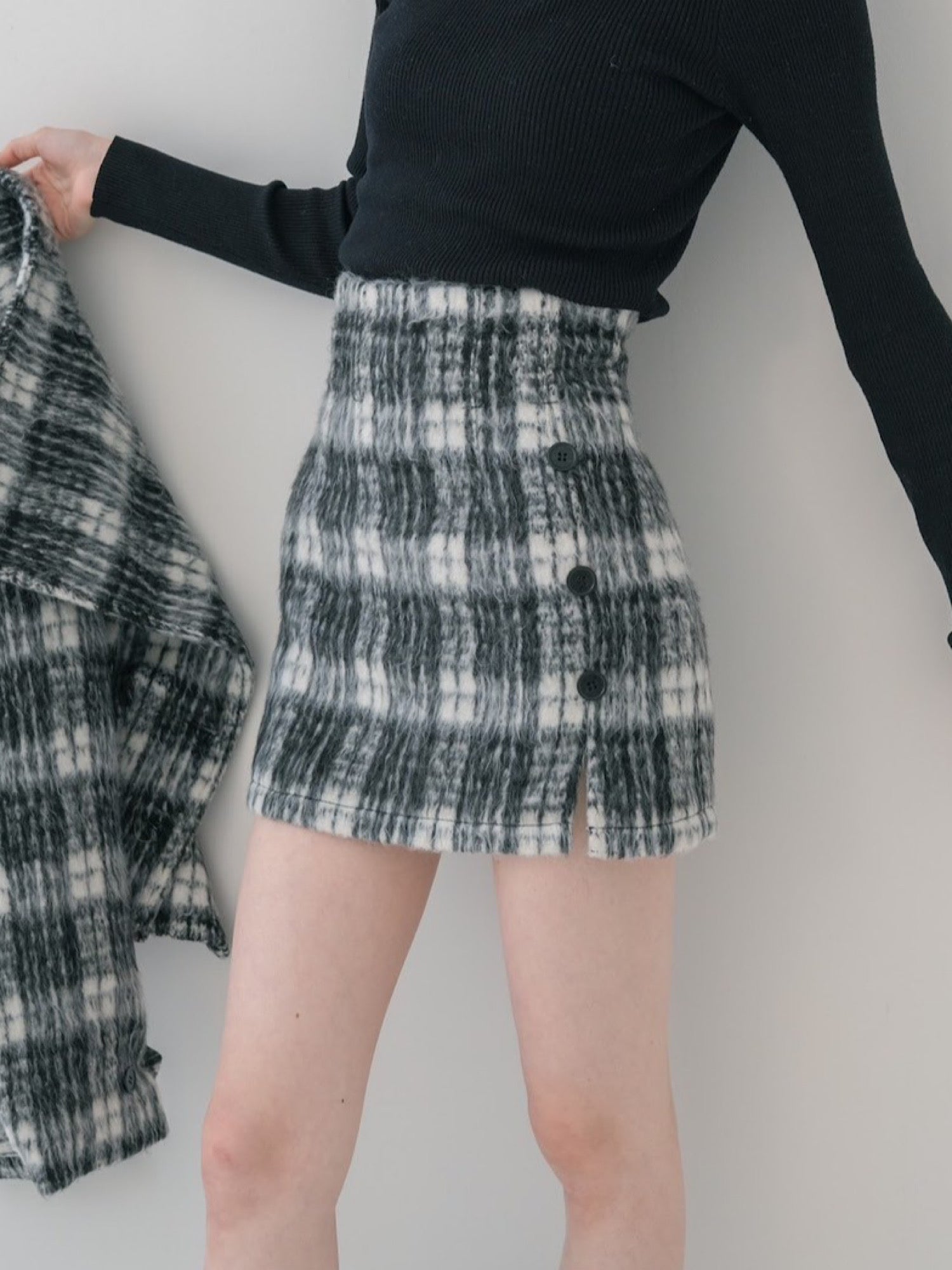 Slit design shaggy mini skirt