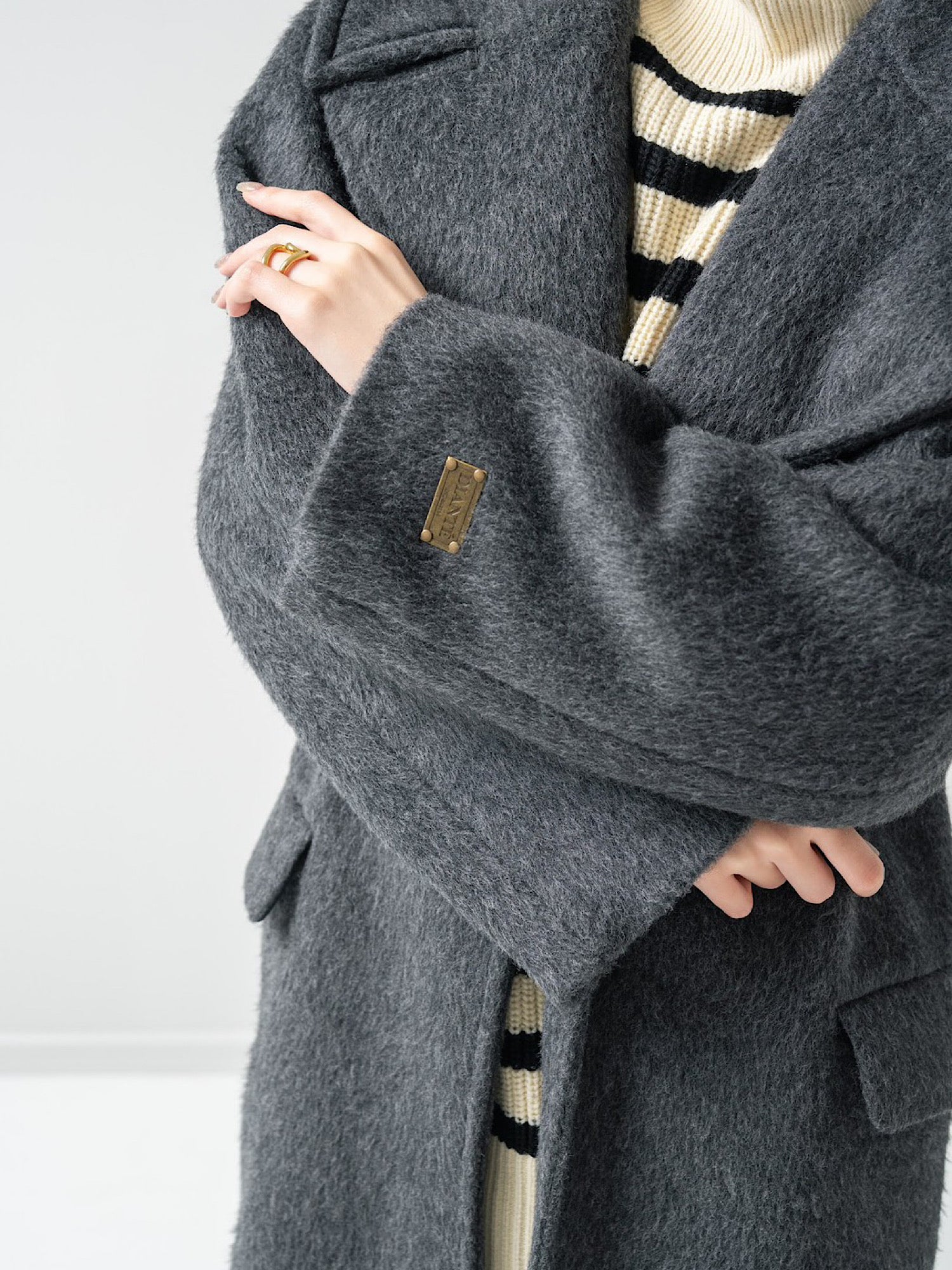 Design pocket wool maxi coat