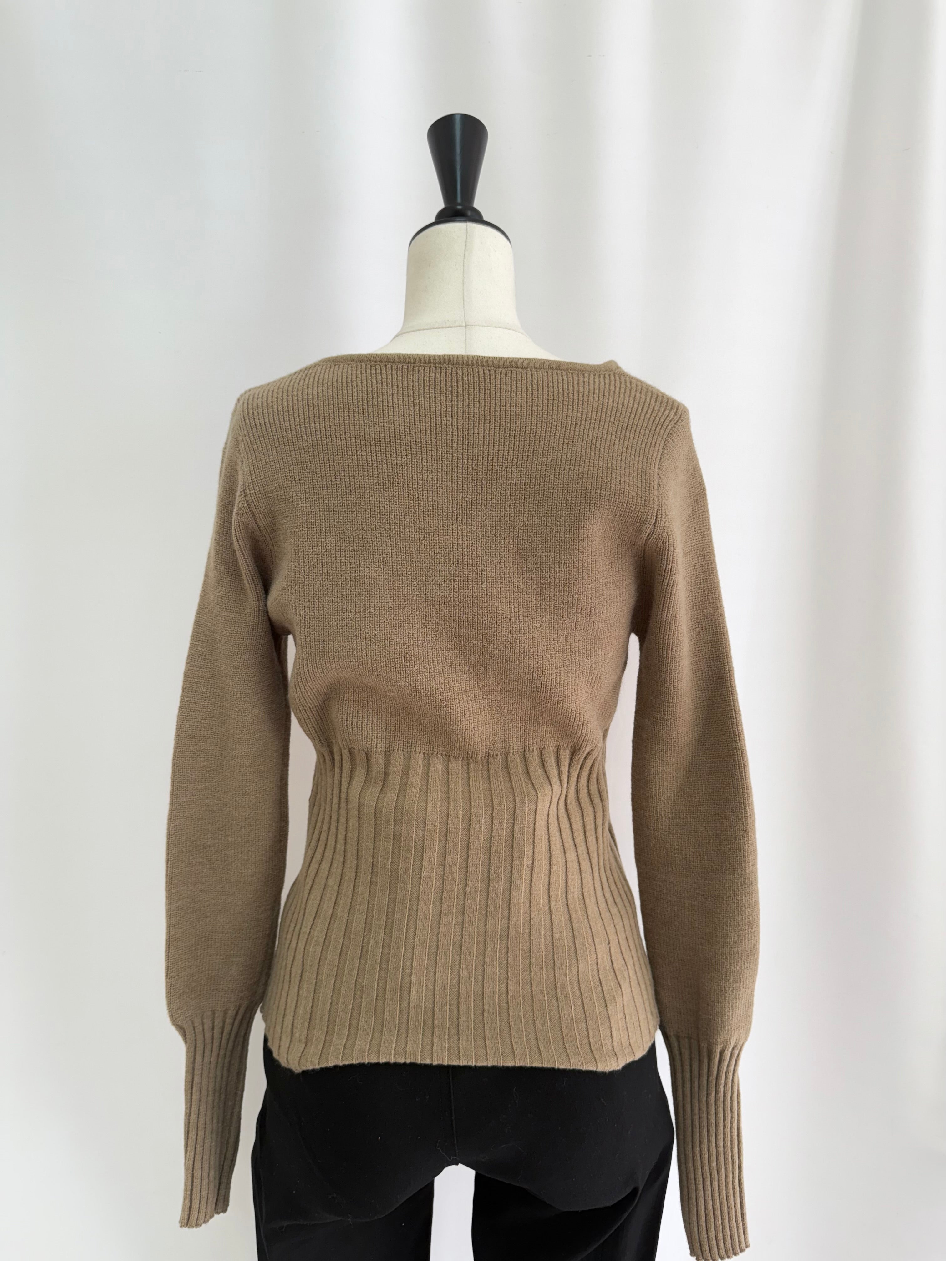 Square neck rib switching knit